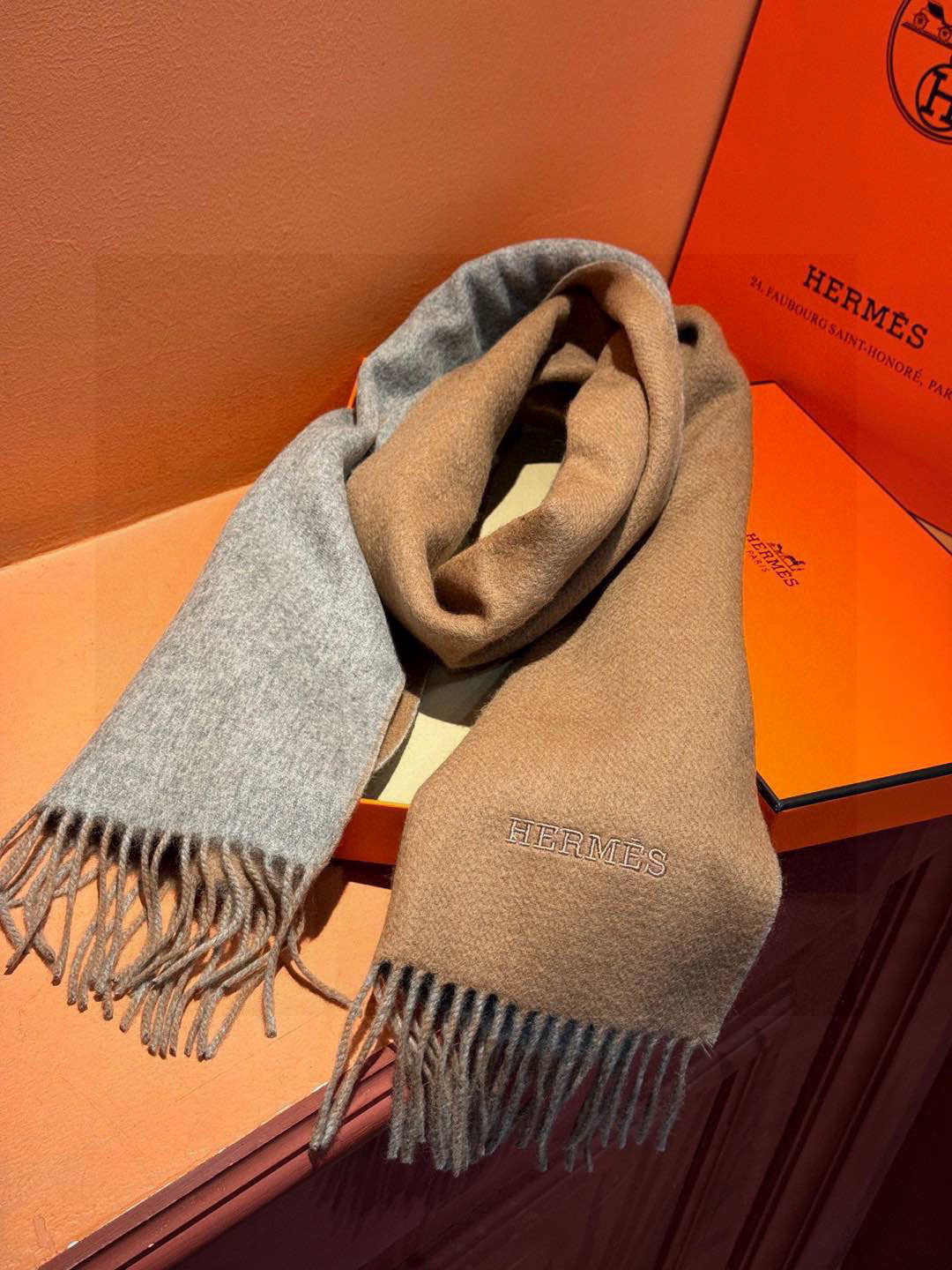  ✨✨太美了😍 爱马仕 情侣款 美到要尖叫😱专柜最新款🎊英伦欧美范儿 又是一款即时尚又实用的大围巾&长巾