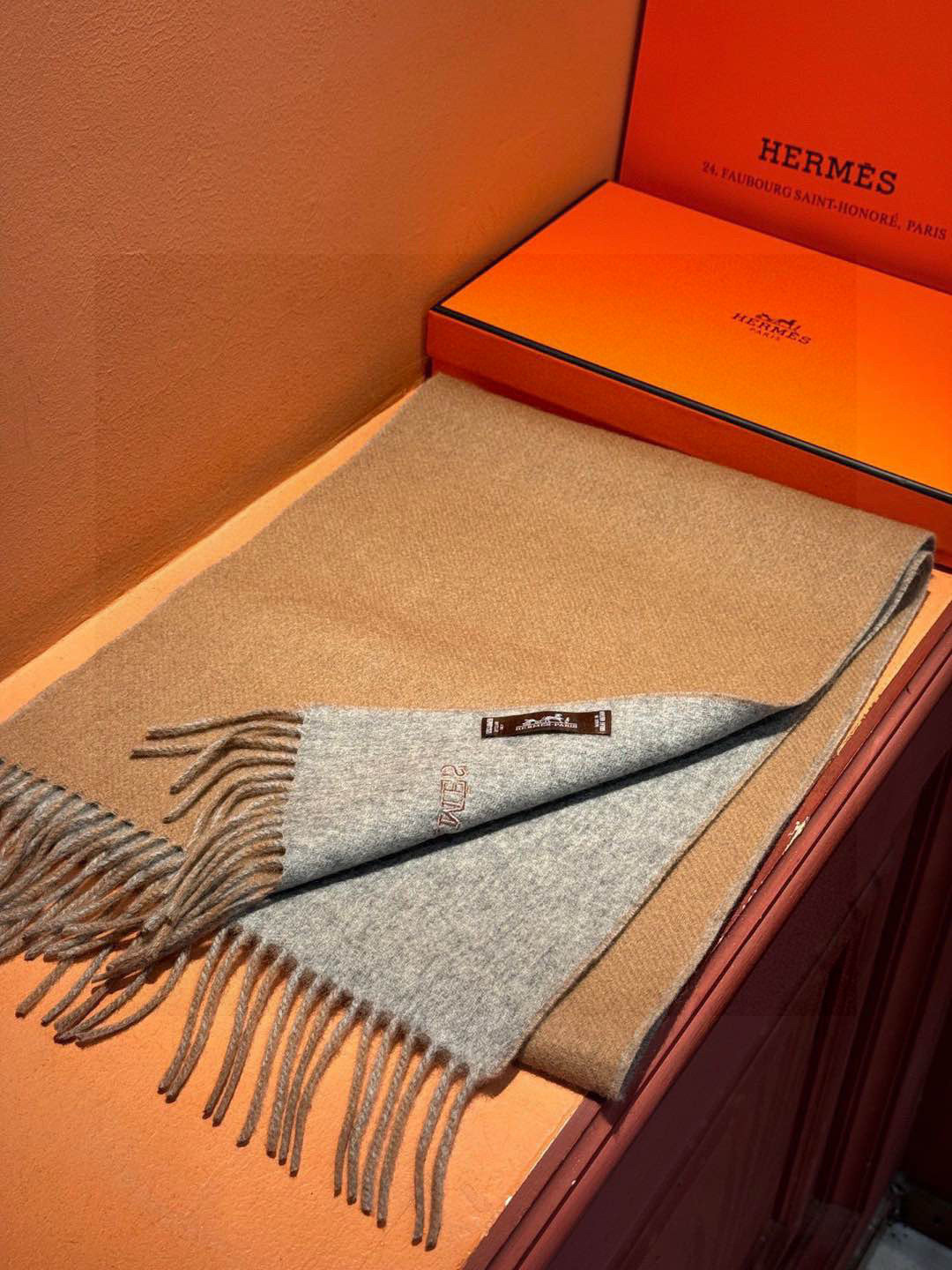  ✨✨太美了😍 爱马仕 情侣款 美到要尖叫😱专柜最新款🎊英伦欧美范儿 又是一款即时尚又实用的大围巾&长巾