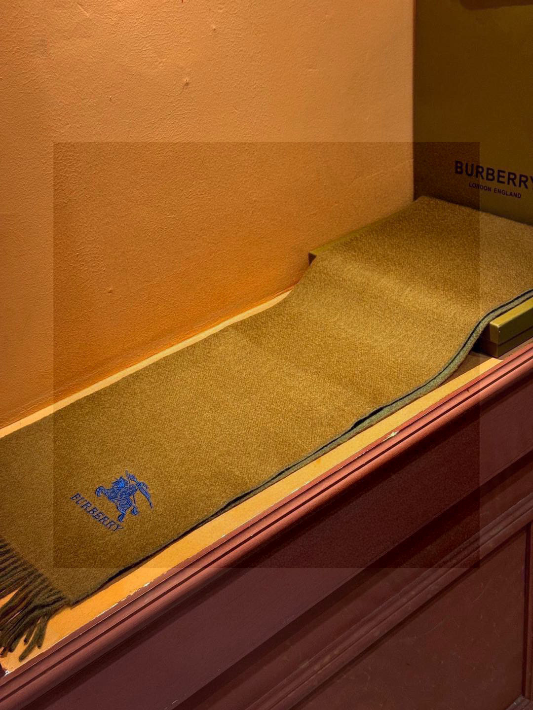  ✨✨太美了😍巴宝莉 情侣款 美到要尖叫😱专柜最新款🎊英伦欧美范儿 又是一款即时尚又实用的大围巾&长巾，