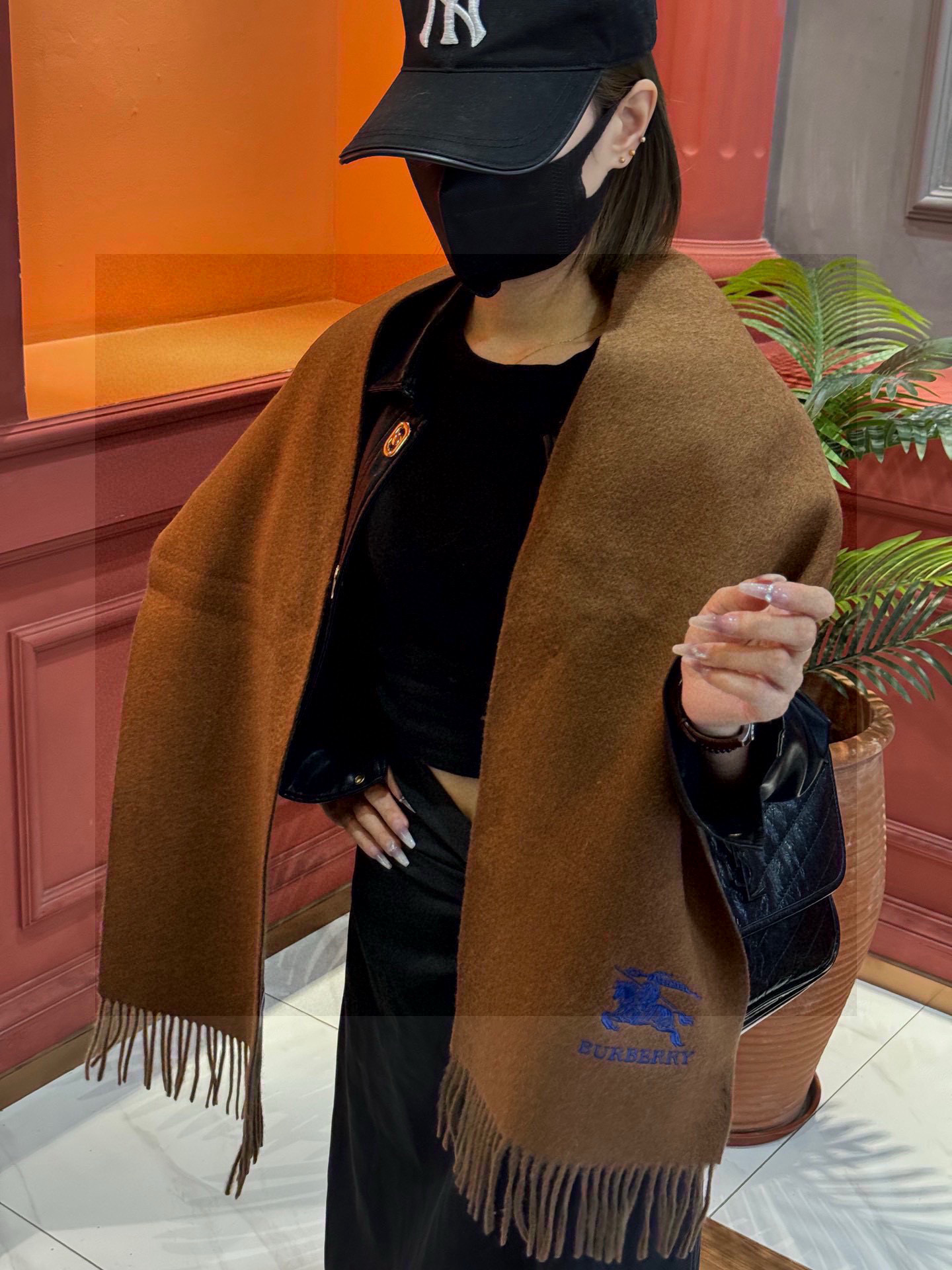  ✨✨太美了😍巴宝莉 情侣款 美到要尖叫😱专柜最新款🎊英伦欧美范儿 又是一款即时尚又实用的大围巾&长巾，