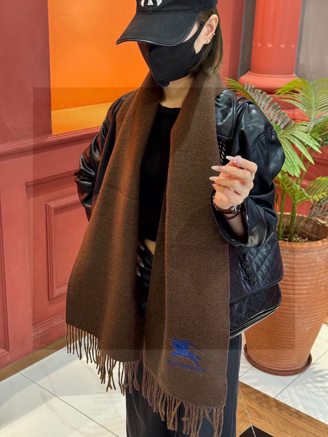  ✨✨太美了😍巴宝莉 情侣款 美到要尖叫😱专柜最新款🎊英伦欧美范儿 又是一款即时尚又实用的大围巾&长巾，