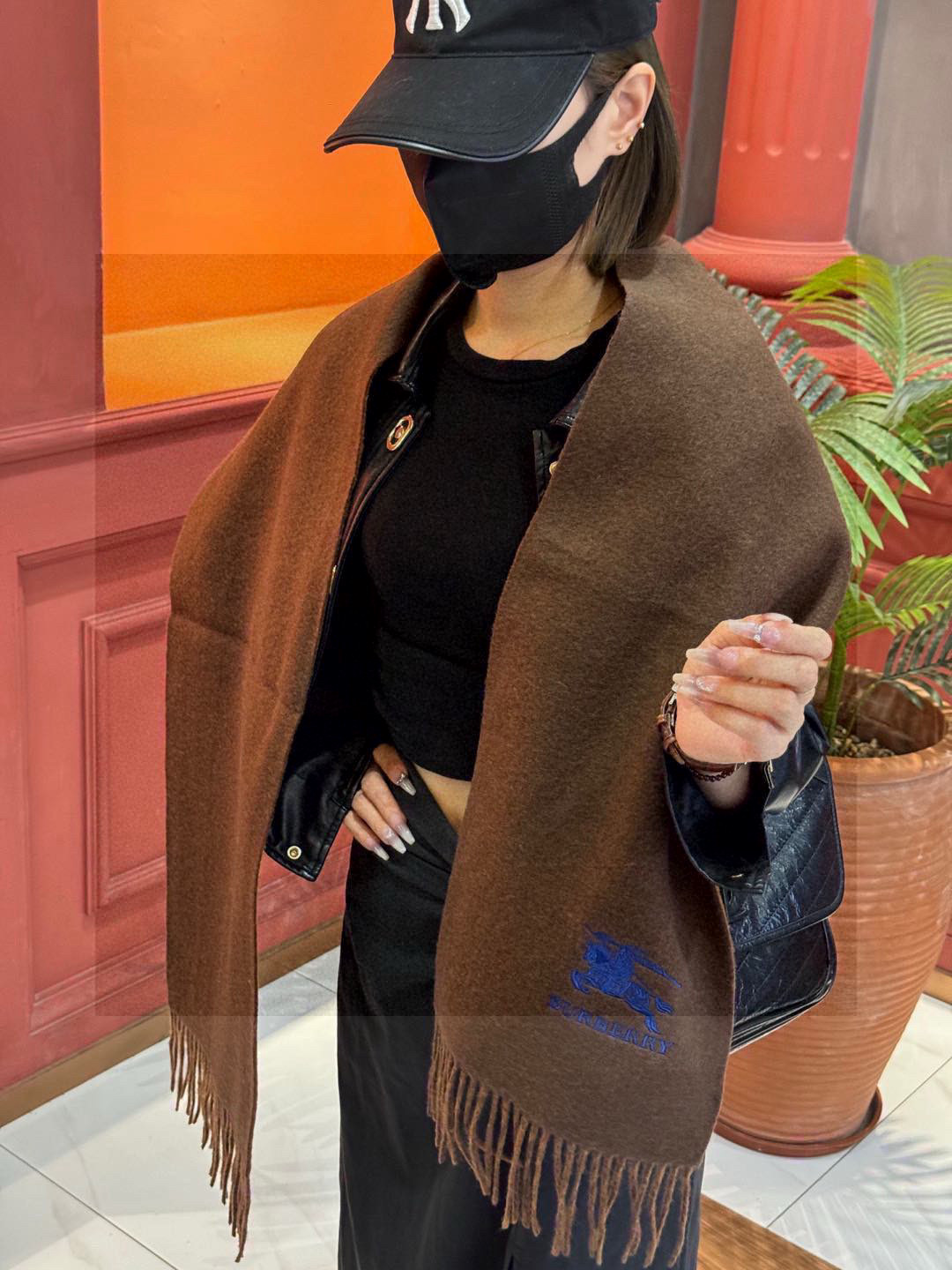  ✨✨太美了😍巴宝莉 情侣款 美到要尖叫😱专柜最新款🎊英伦欧美范儿 又是一款即时尚又实用的大围巾&长巾，