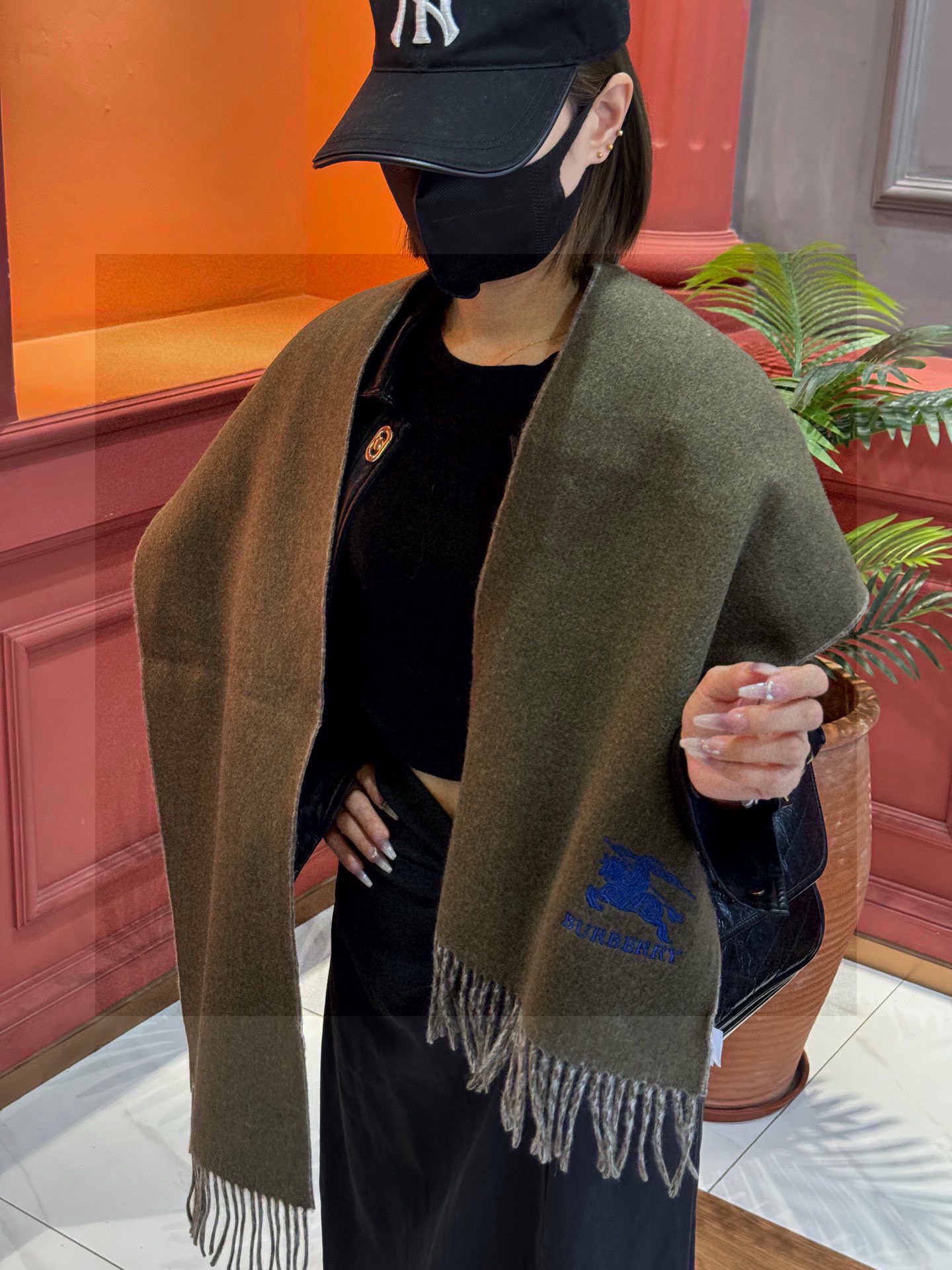  ✨✨太美了😍巴宝莉 情侣款 美到要尖叫😱专柜最新款🎊英伦欧美范儿 又是一款即时尚又实用的大围巾&长巾，