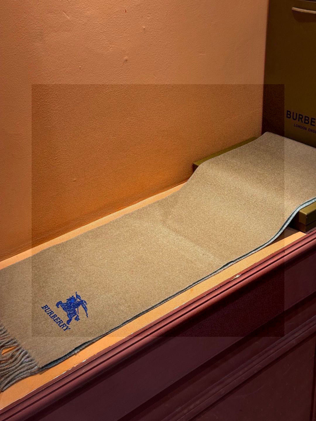  ✨✨太美了😍巴宝莉 情侣款 美到要尖叫😱专柜最新款🎊英伦欧美范儿 又是一款即时尚又实用的大围巾&长巾，