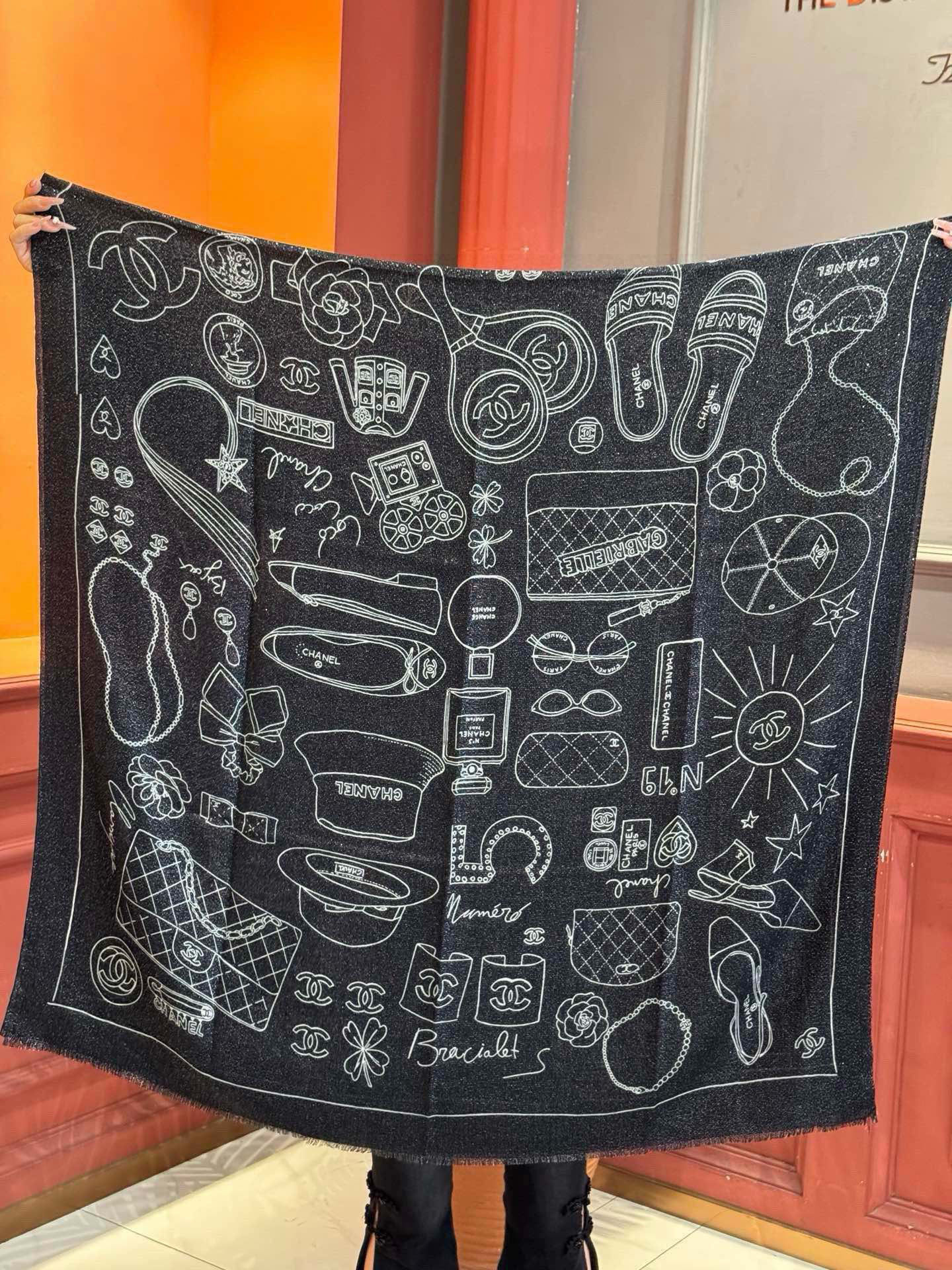   新款💖💖💃🏻💃🏻小香【会发光发亮的小香鞋包羊绒长巾】‼️抢‼️VIP推荐 ‼️👍下手一定要快【高端 