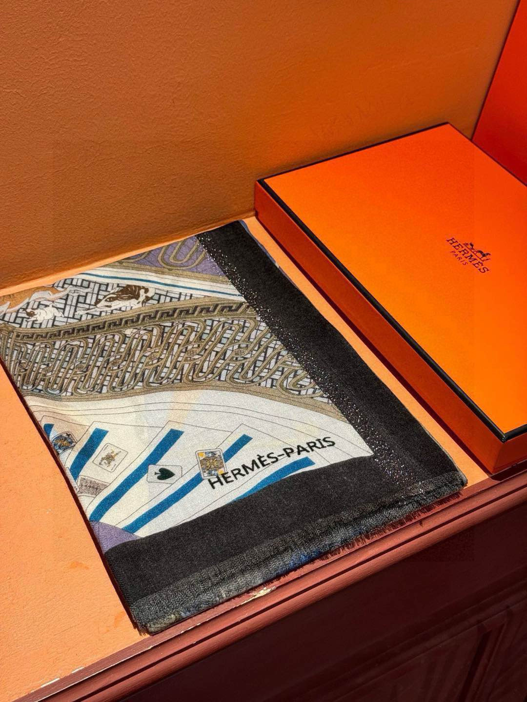   新款💖💖💃🏻💃🏻小香【会发光发亮的小香鞋包羊绒长巾】‼️抢‼️VIP推荐 ‼️👍下手一定要快【高端 