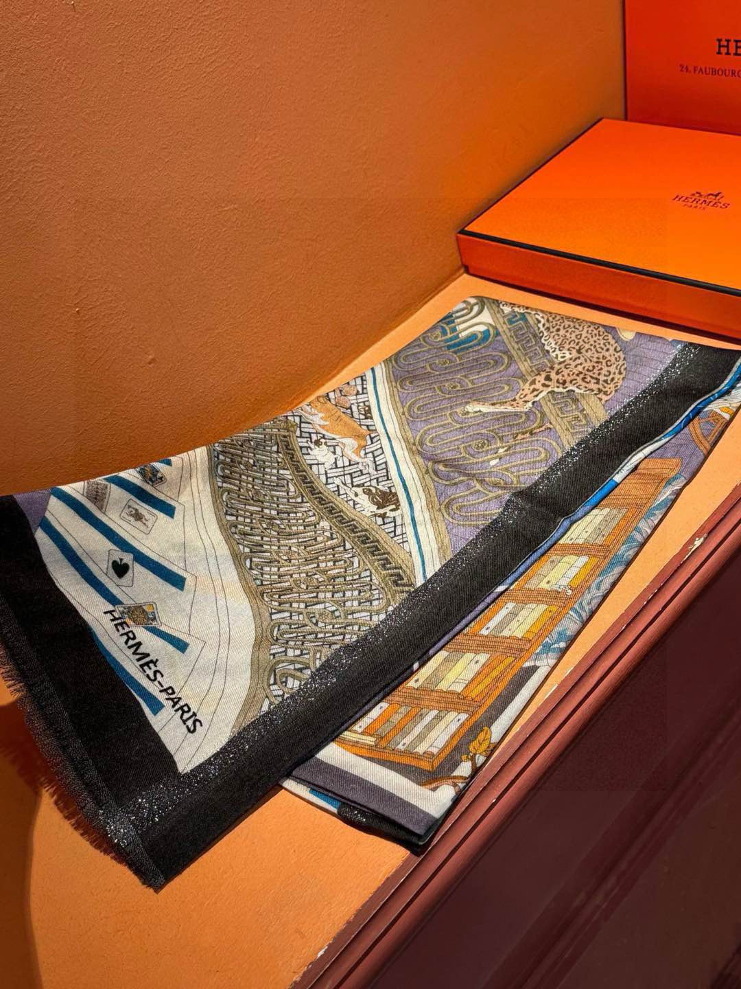   新款💖💖💃🏻💃🏻小香【会发光发亮的小香鞋包羊绒长巾】‼️抢‼️VIP推荐 ‼️👍下手一定要快【高端 