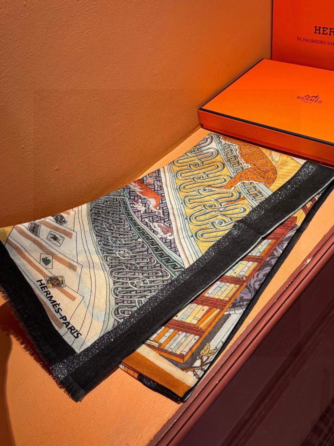   新款💖💖💃🏻💃🏻小香【会发光发亮的小香鞋包羊绒长巾】‼️抢‼️VIP推荐 ‼️👍下手一定要快【高端 