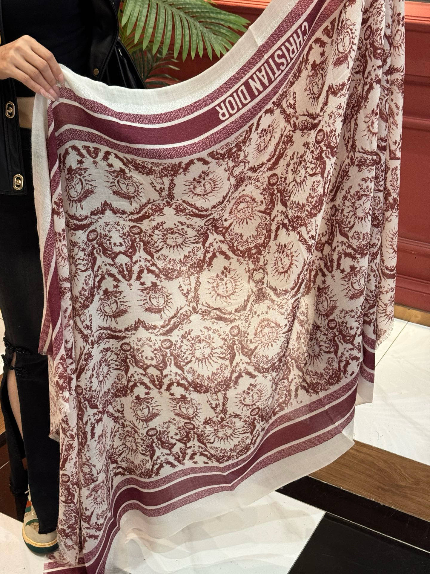 （会发光发亮的围巾）💃🏻💃🏻D家【D太阳女神银丝长巾】‼️抢‼️VI价🉐️推荐 ‼️👍下手一定要快【高端