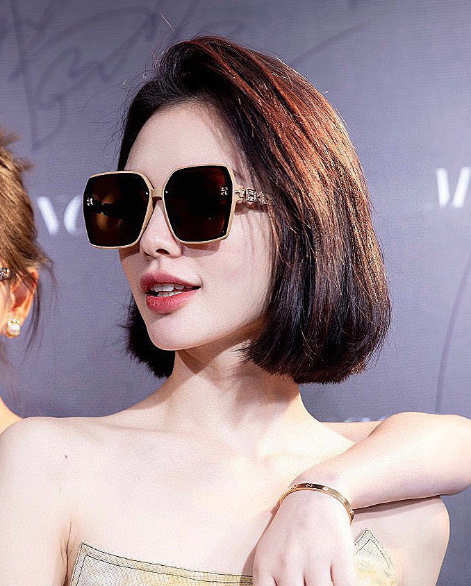 NO:369672,【TR polarization series】Hermes' classic square frame design, not picky about face shape, it shows its temperament, whether it is matched with a coat or a dress, polarized lenses prevent UV rays. Model H7294 glasses sunglasses, sunglasses, glasses, hermes, skirts19860909【TR偏光系列】爱马仕经典的方框设计,不挑脸型,无论搭配大衣还是连衣裙都非常显气质偏光镜片预防紫外线 型号H7294眼镜墨镜太阳镜,眼镜,hermes,skirts,glasses