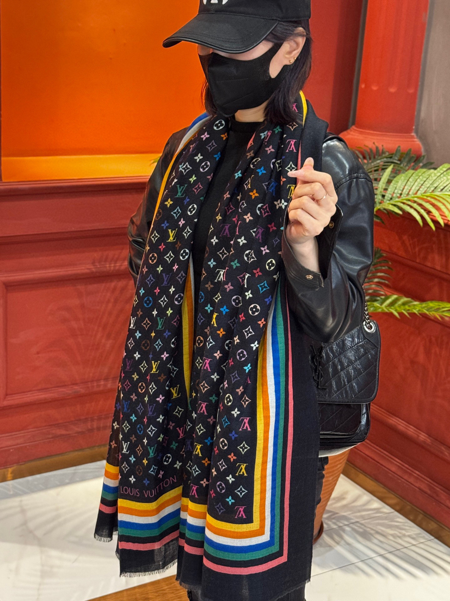   羊绒新款💞 新❤小香【山茶花长围巾】~超级抬气色！高级女人味！羊绒围巾也能这么美！！！这款双面花卉羊