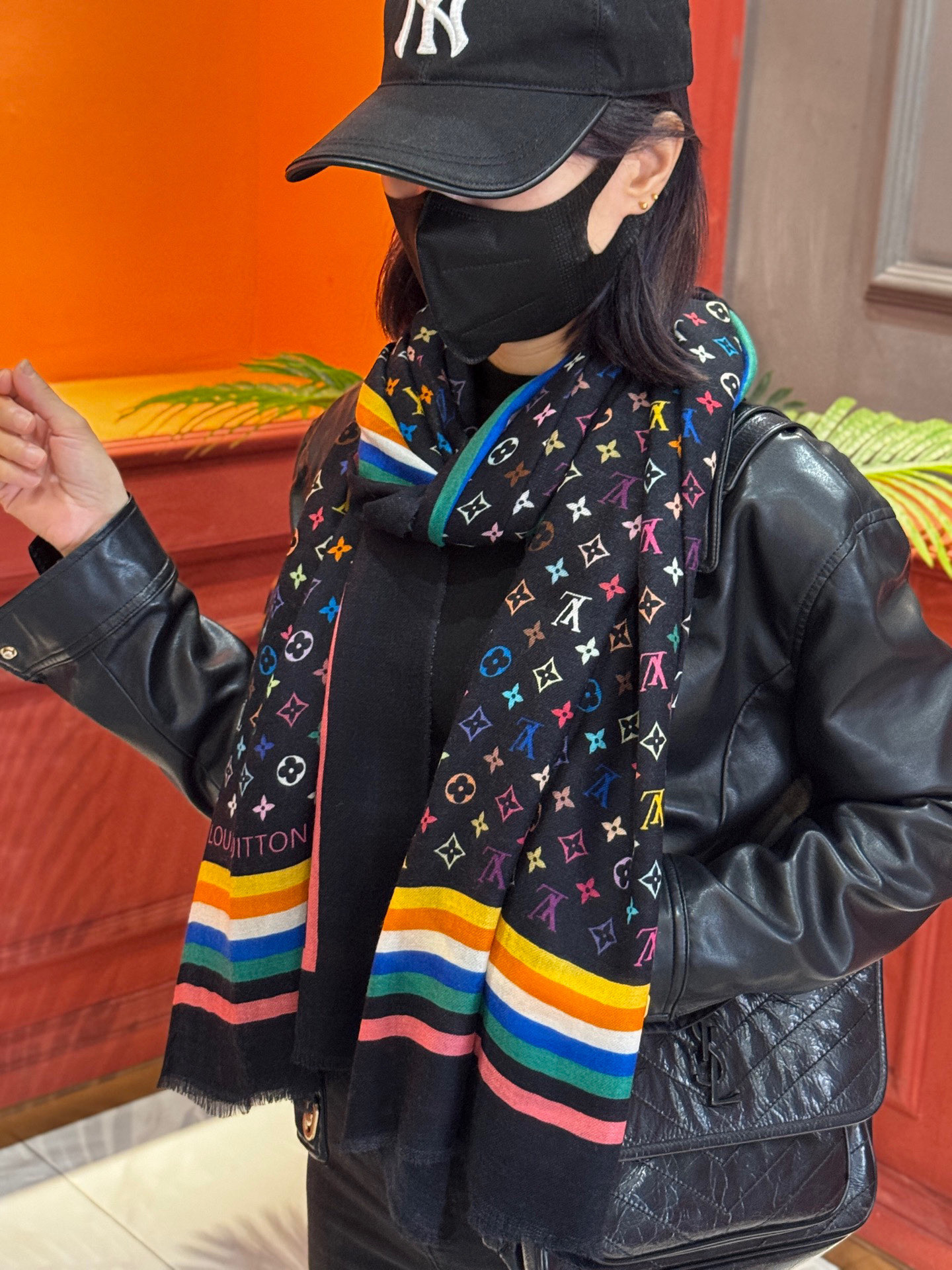   羊绒新款💞 新❤小香【山茶花长围巾】~超级抬气色！高级女人味！羊绒围巾也能这么美！！！这款双面花卉羊