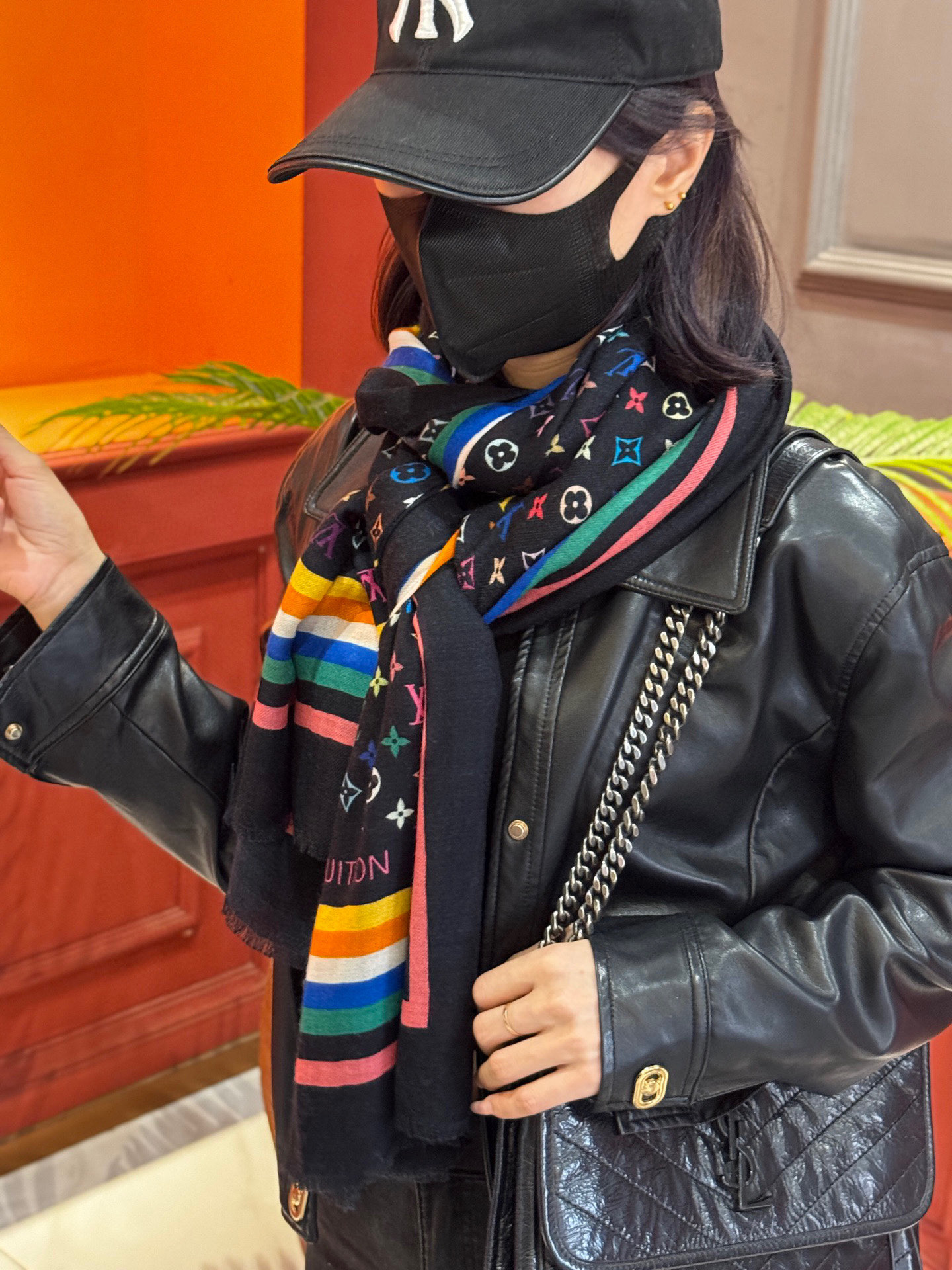   羊绒新款💞 新❤小香【山茶花长围巾】~超级抬气色！高级女人味！羊绒围巾也能这么美！！！这款双面花卉羊