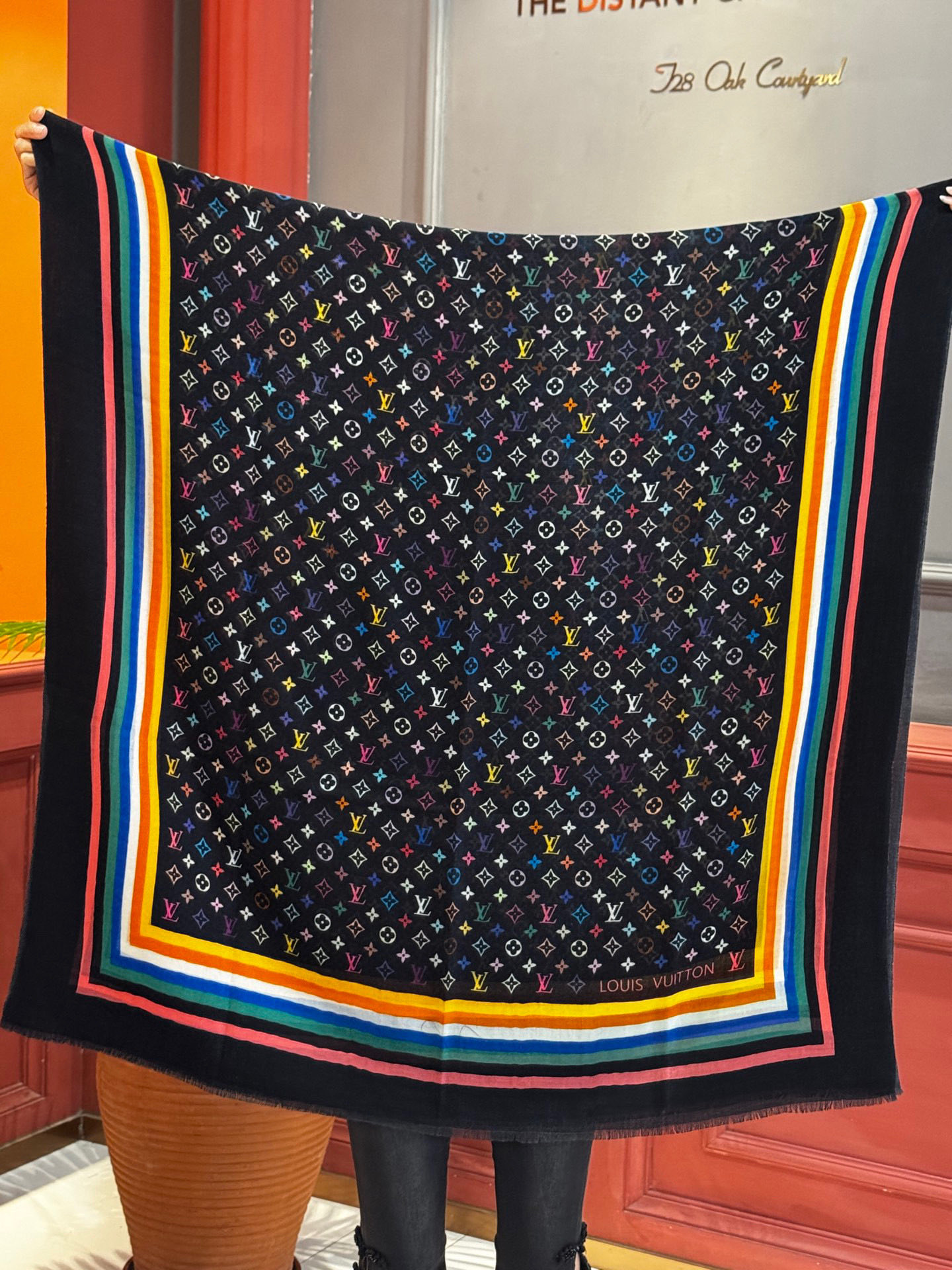   羊绒新款💞 新❤小香【山茶花长围巾】~超级抬气色！高级女人味！羊绒围巾也能这么美！！！这款双面花卉羊