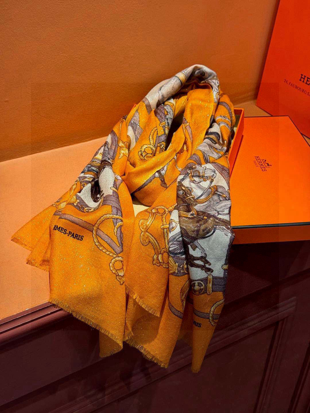   会发光发亮的围巾 新款🆕🏇🏇买了都说好看‼️推荐💕顶级工艺超值‼️爱马仕专柜爆款🎁💟立体呈现图案纹路