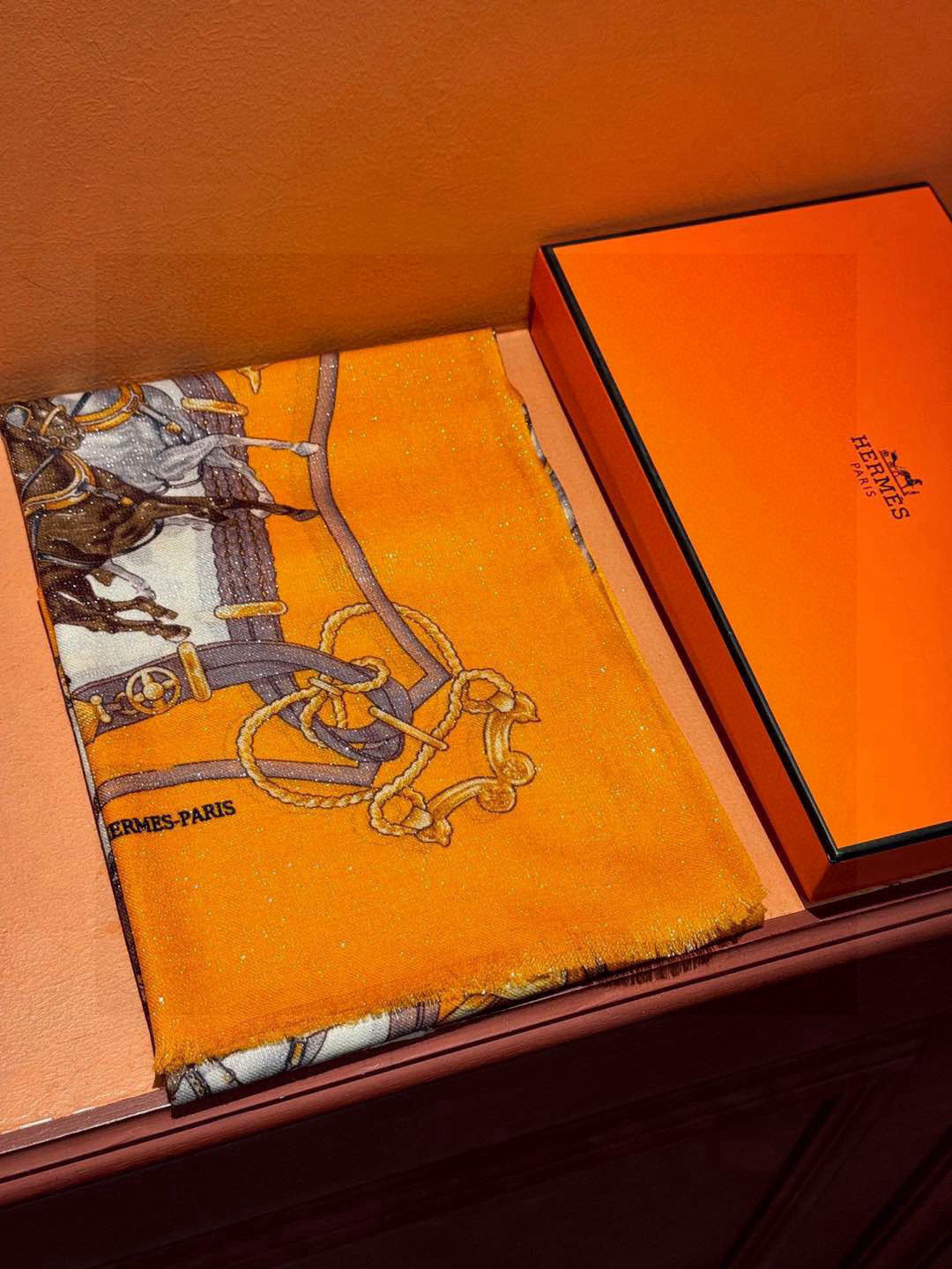   会发光发亮的围巾 新款🆕🏇🏇买了都说好看‼️推荐💕顶级工艺超值‼️爱马仕专柜爆款🎁💟立体呈现图案纹路