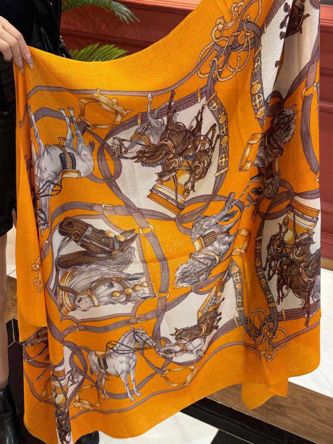   会发光发亮的围巾 新款🆕🏇🏇买了都说好看‼️推荐💕顶级工艺超值‼️爱马仕专柜爆款🎁💟立体呈现图案纹路