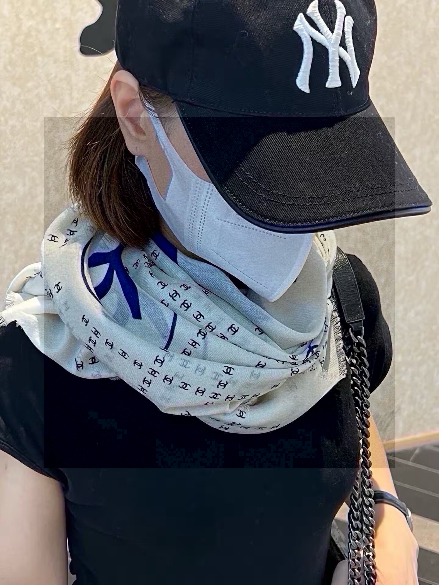  新款💖💖💃🏻💃🏻小香【双C标志网格方巾140】须边羊绒方巾‼️抢‼️VIP推荐 ‼️👍下手一定要快【高