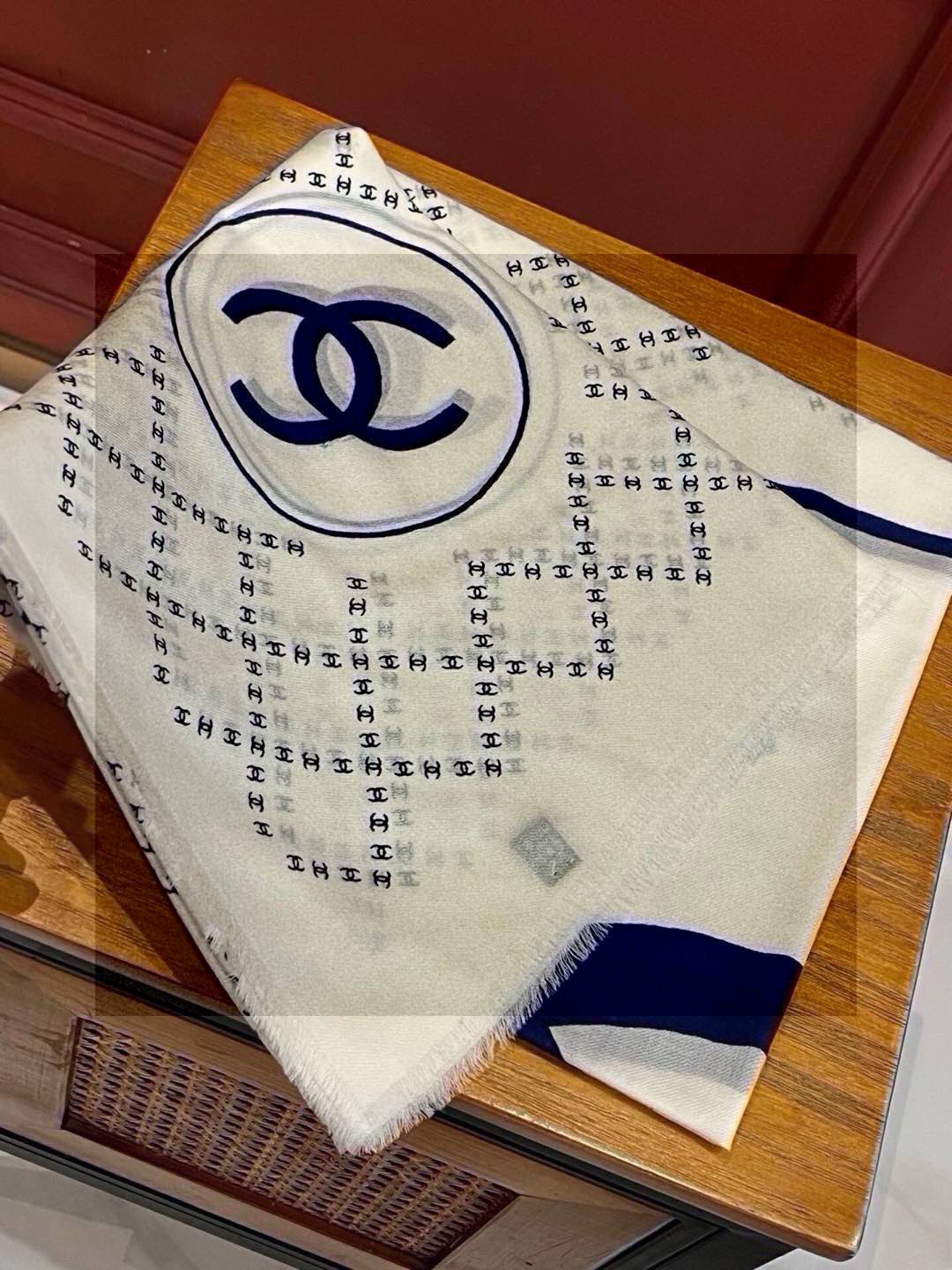  新款💖💖💃🏻💃🏻小香【双C标志网格方巾140】须边羊绒方巾‼️抢‼️VIP推荐 ‼️👍下手一定要快【高