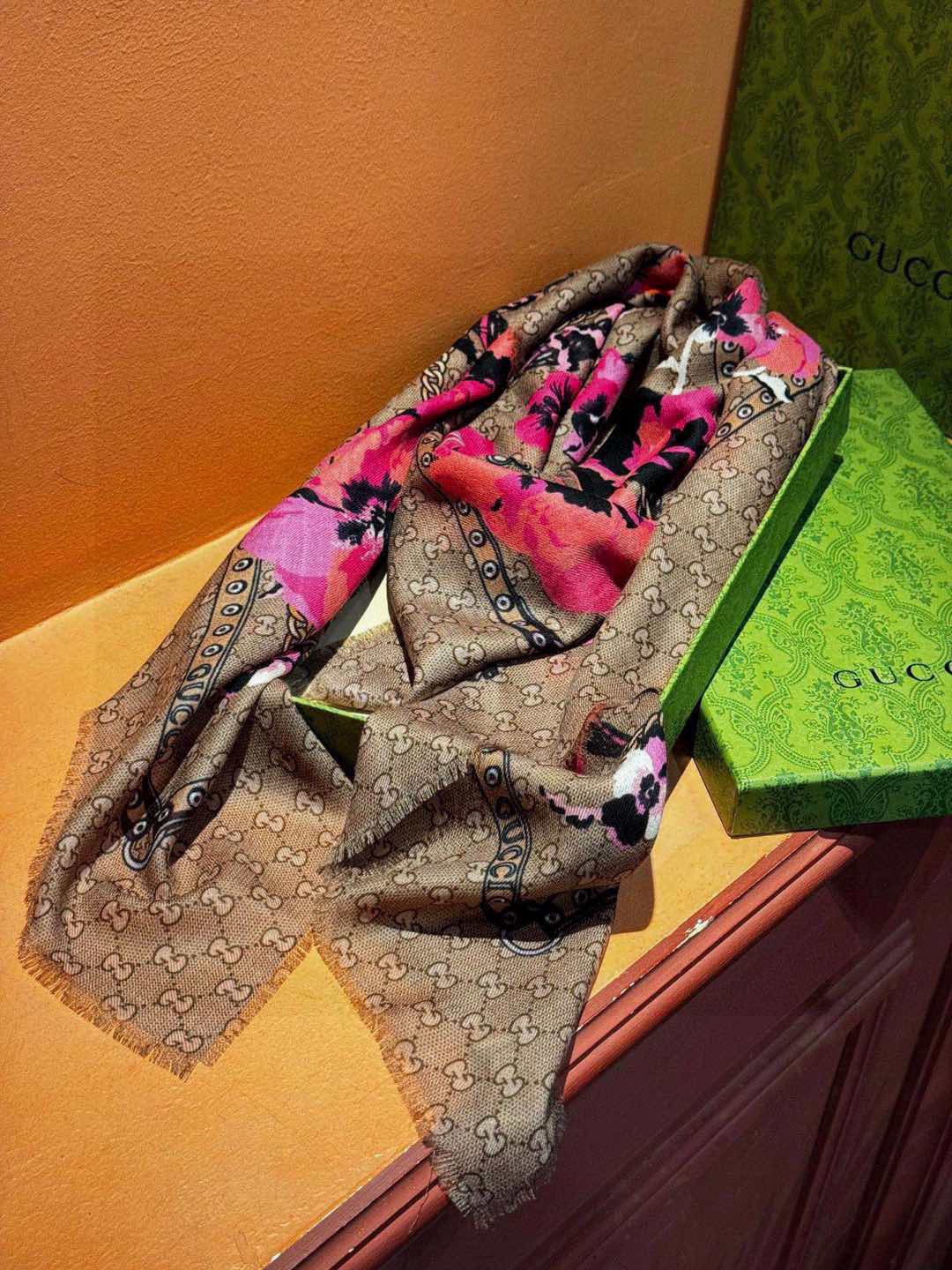   爆款出货 真正的海外原版货——从海外买的正品花了一个月画稿打版，要做咱们就做最好的💯 一花四色每色都