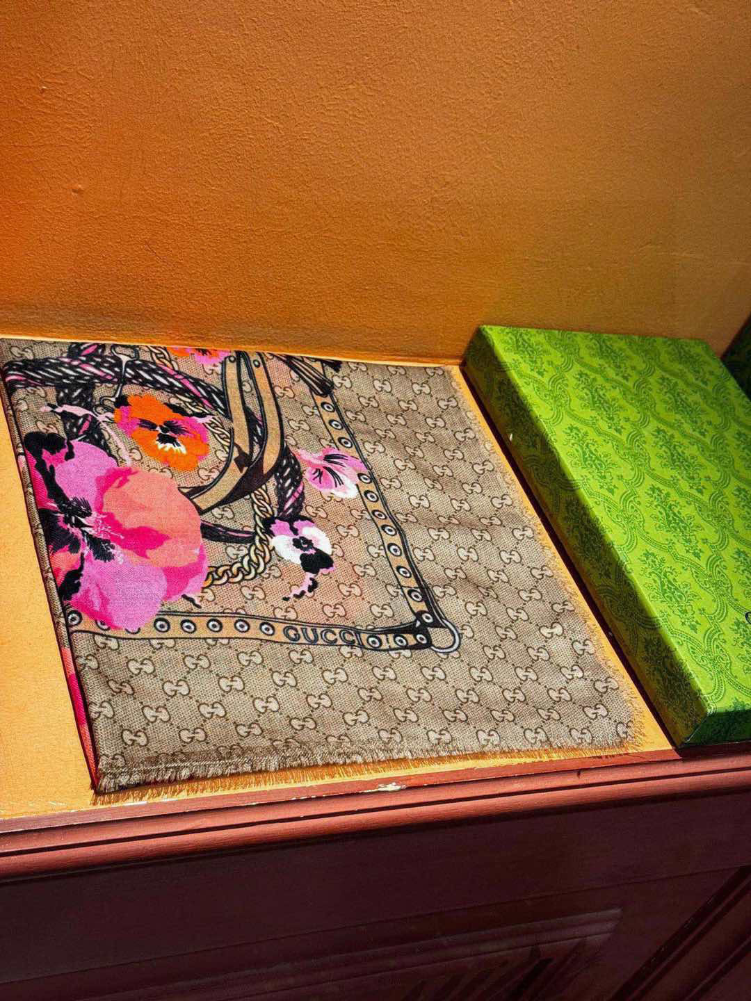   爆款出货 真正的海外原版货——从海外买的正品花了一个月画稿打版，要做咱们就做最好的💯 一花四色每色都