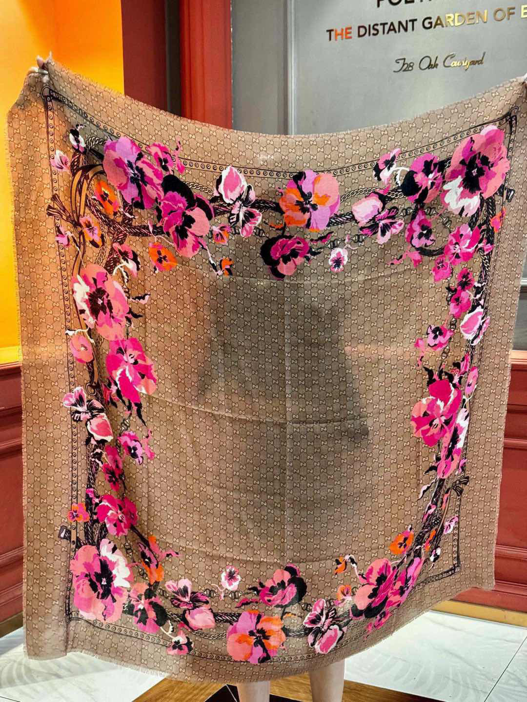   爆款出货 真正的海外原版货——从海外买的正品花了一个月画稿打版，要做咱们就做最好的💯 一花四色每色都