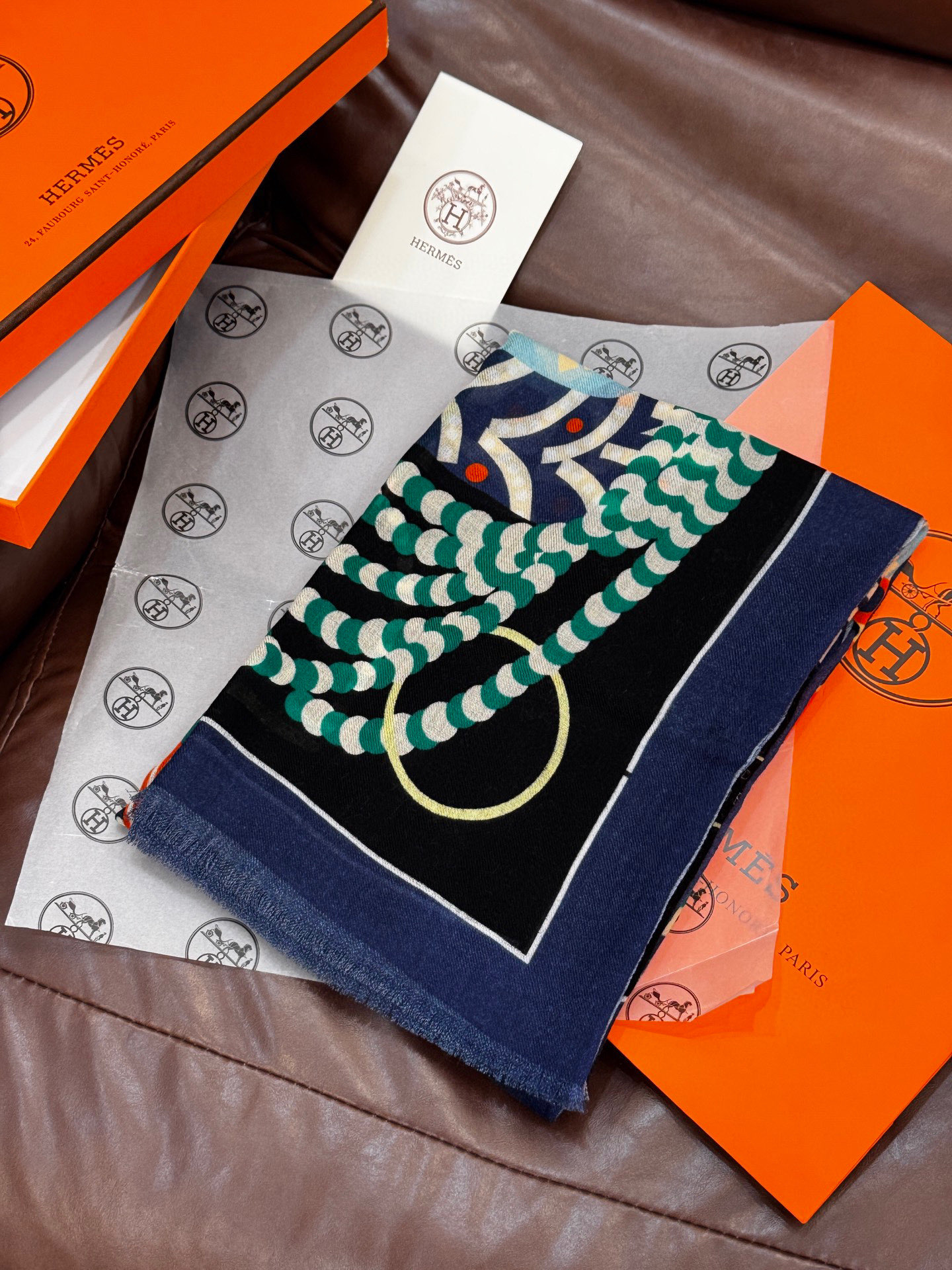  专柜同步 Hermes家买了都说好看【马鞍羊绒长巾】‼️推荐💕顶级工艺超值‼️爱马仕专柜爆款🎁🎁羊绒长
