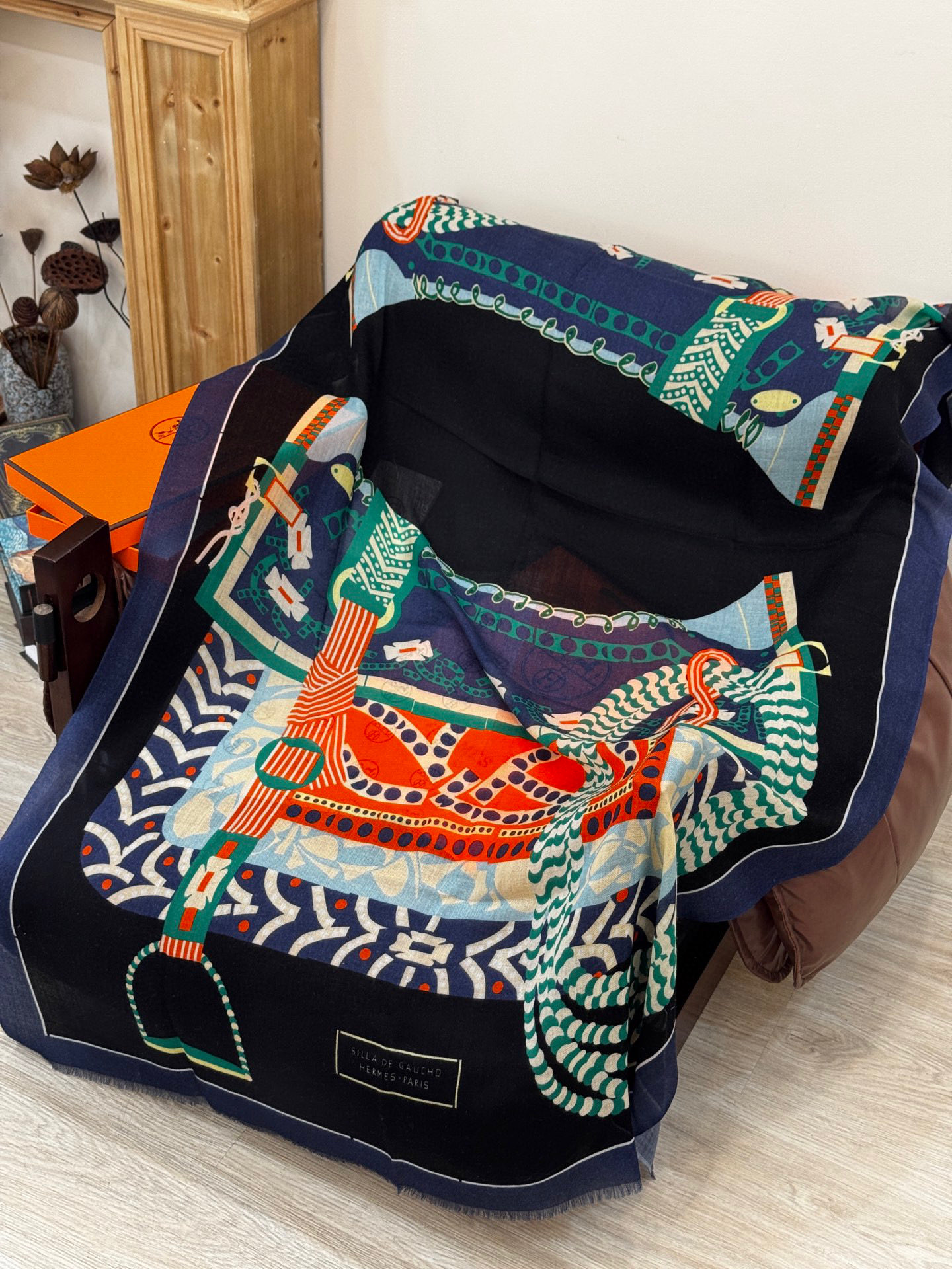  专柜同步 Hermes家买了都说好看【马鞍羊绒长巾】‼️推荐💕顶级工艺超值‼️爱马仕专柜爆款🎁🎁羊绒长