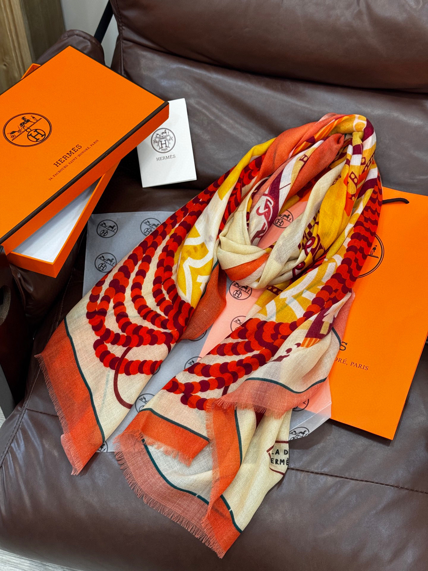  专柜同步 Hermes家买了都说好看【马鞍羊绒长巾】‼️推荐💕顶级工艺超值‼️爱马仕专柜爆款🎁🎁羊绒长