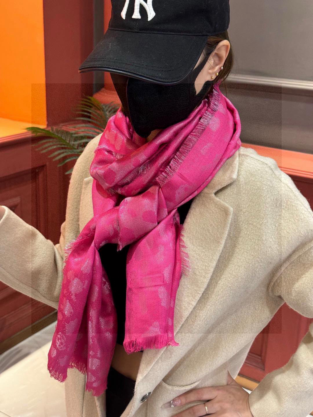  超美的银色鬼头~防冷气又时髦的单品💋麦昆 新品.永远都不会嫌多的款~❣️MCQ麦昆永恒经典的骷髅头‼️