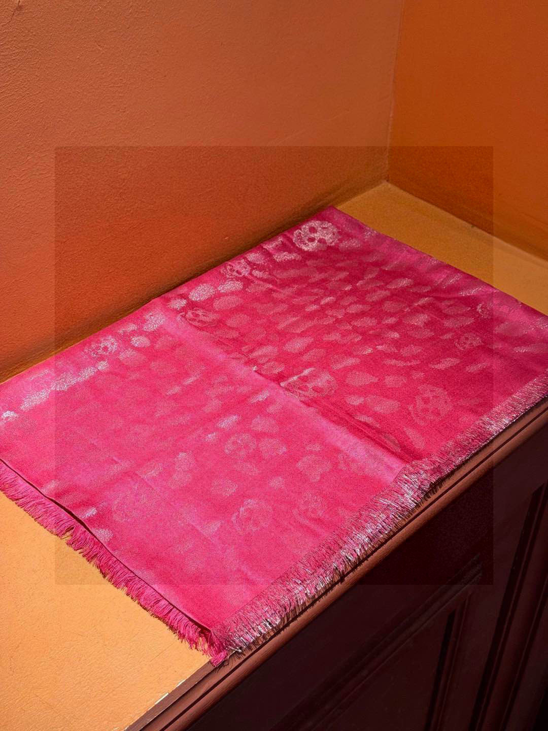  超美的银色鬼头~防冷气又时髦的单品💋麦昆 新品.永远都不会嫌多的款~❣️MCQ麦昆永恒经典的骷髅头‼️