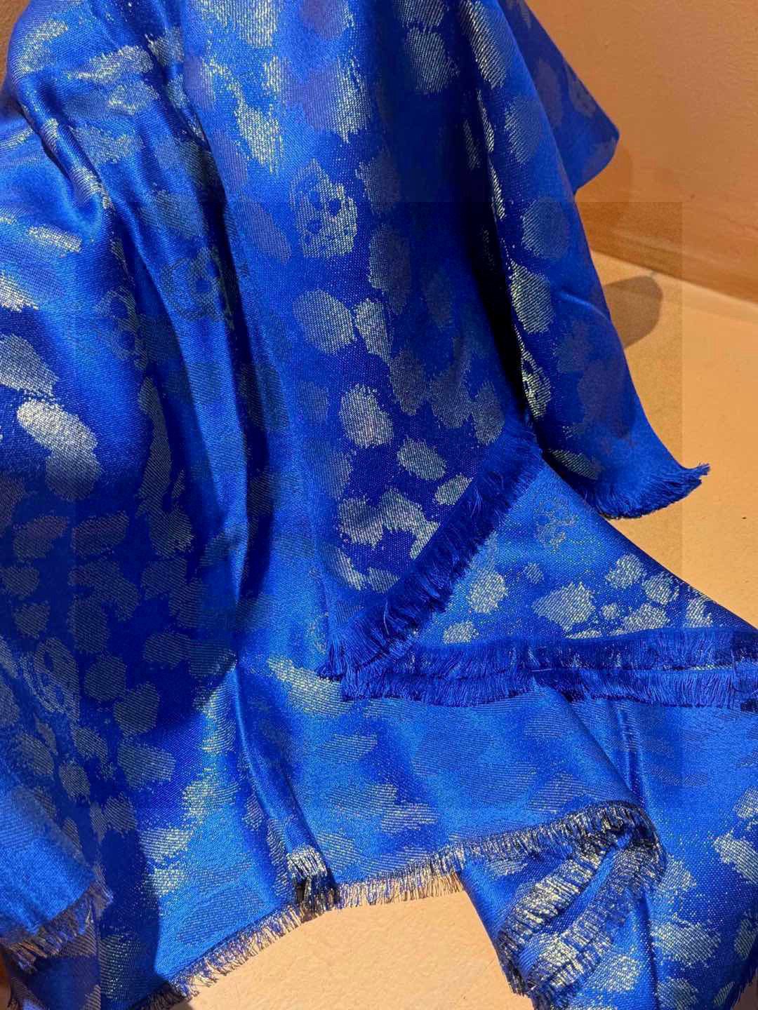   超美的鬼头Logo~防冷气又时髦的单品💋麦昆 新品.永远都不会嫌多的款~❣️MCQ麦昆永恒经典的骷髅