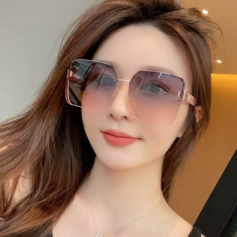 NO:370825,[DIOR nylon polarized one-piece sunglasses] 2025 new spring model trendy fashion square polarized sunglasses high quality comfortable to wear Internet celebrity trendy sunglasses women's high-definition nylon polarized sunglasses high quality TR frame Model CD0238 glasses sunglasses, glasses, dior19860909【DIOR尼龙偏光连体太阳镜】2025开春新款 潮流爆款 时尚方框偏光太阳镜 高品质 佩戴舒适 网红潮款墨镜 女士高清尼龙偏光太阳镜 高品质TR镜框 型号CD0238眼镜墨镜太阳镜,眼镜,dior,glasses