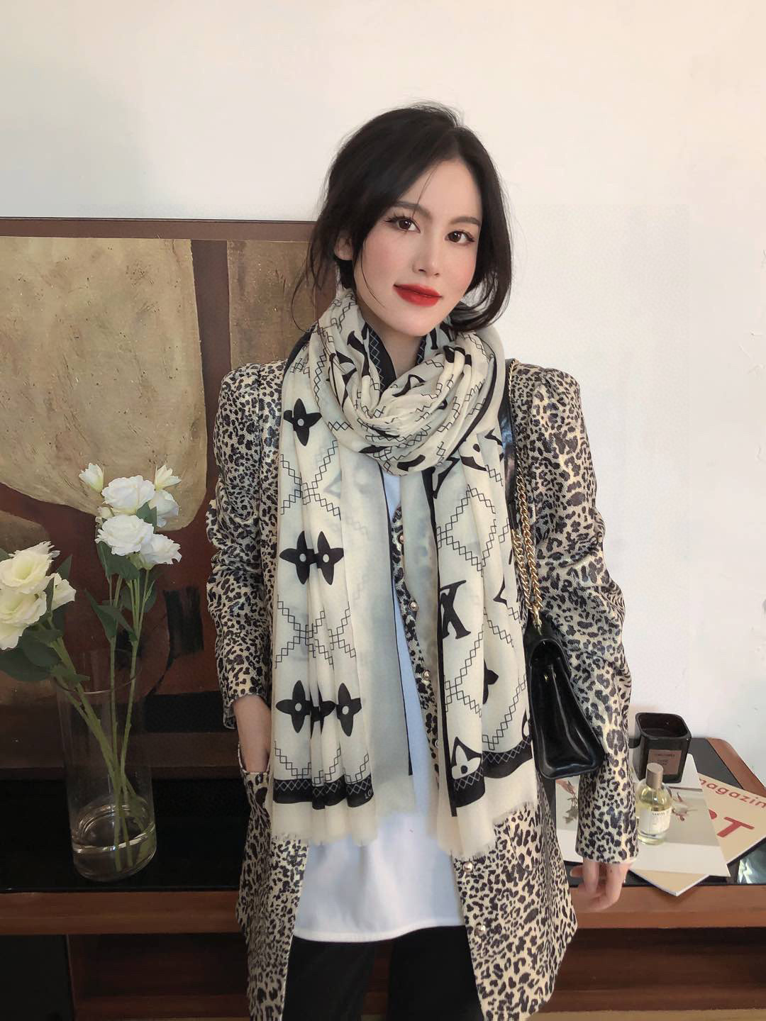   上新真心赞‼️【LV】薄羊绒长巾本款 羊绒长巾专柜同步‼️喷墨工艺呈现鲜活色彩。品质超级好‼️重磅巨