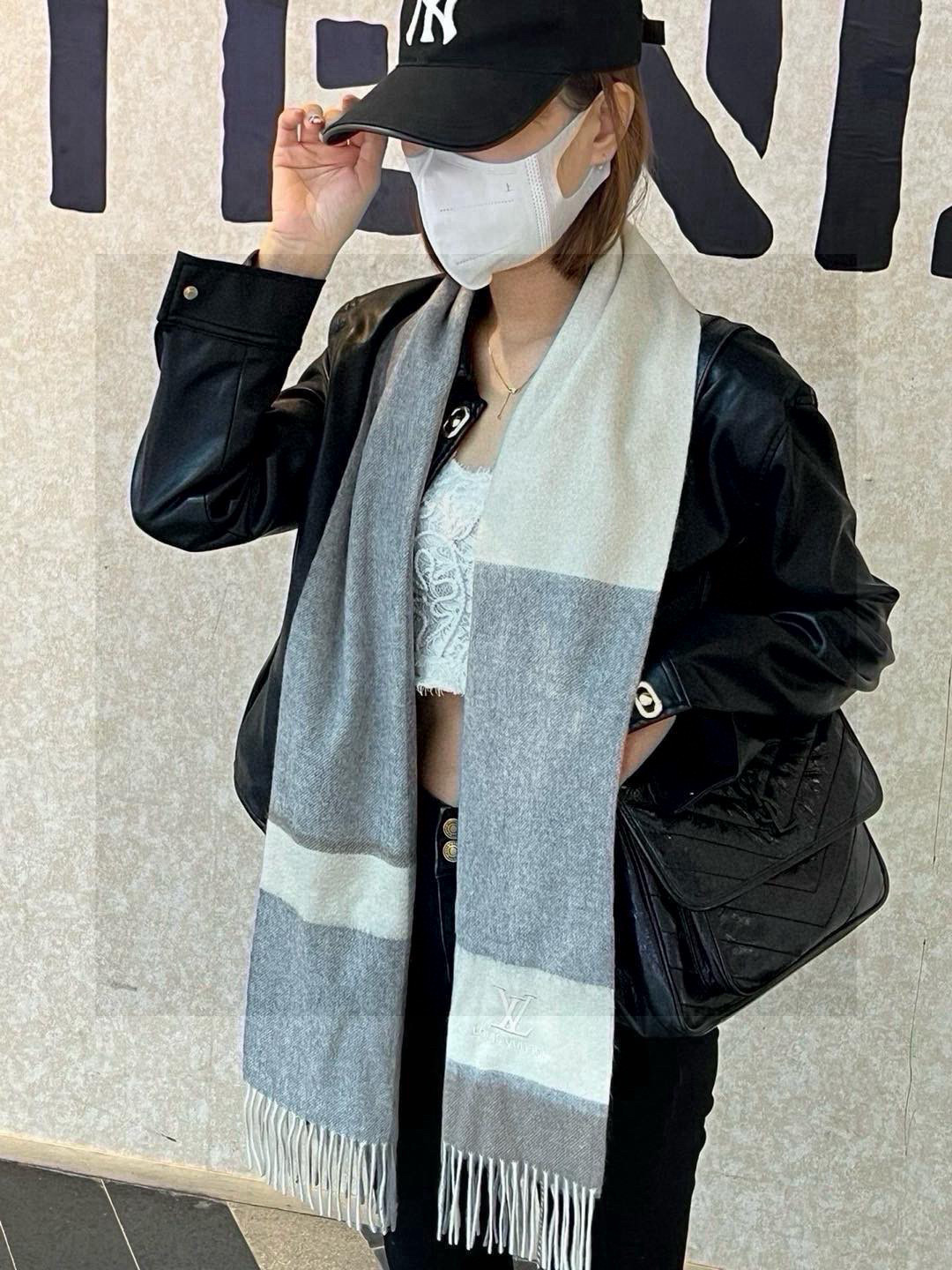   ✔️重磅推荐❗️LV 新品 ·情侣款 羊绒围巾❗️臻选上乘的山羊绒纤维，耗时耗力，再以清泉水浸泡涤荡