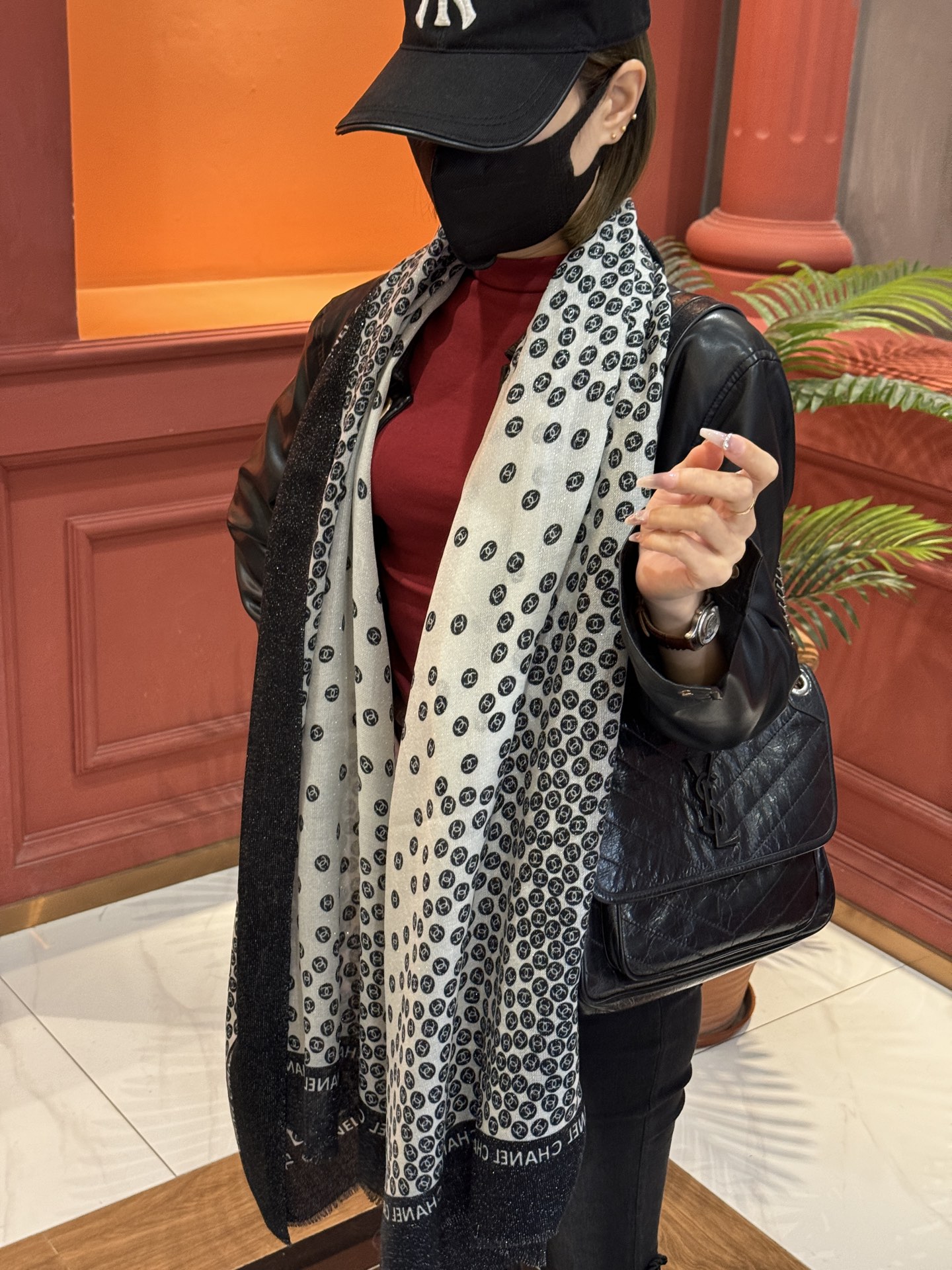  上新🌟 会发光发亮的围巾 💄💋新款客供银线💖羊绒面料长巾 😘美翻了流泪【小香银线图标】，御用殿堂级极品