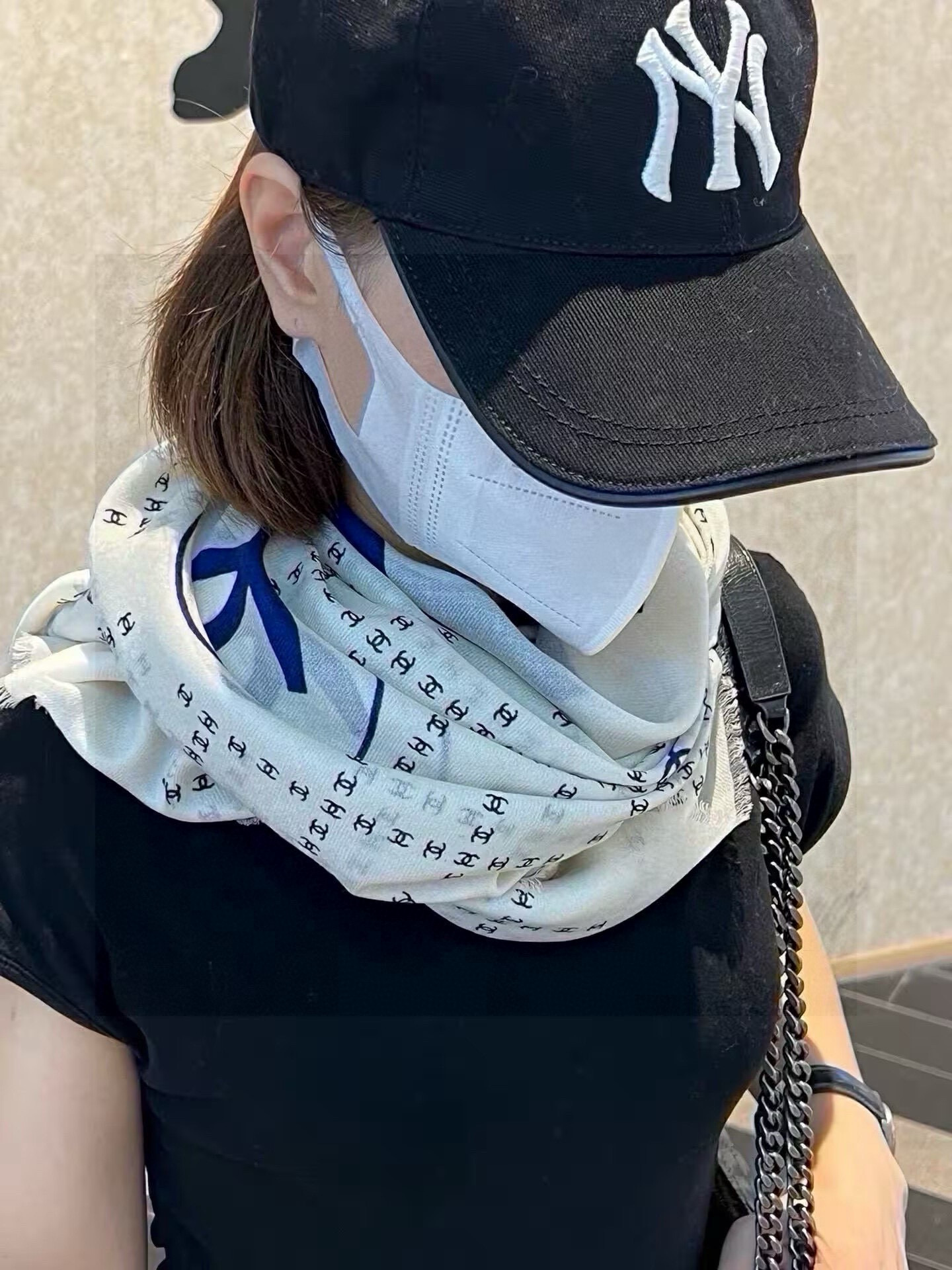  新款💖💖💃🏻💃🏻小香【双C标志网格方巾140】须边羊绒方巾‼️抢‼️VIP推荐 ‼️👍下手一定要快【高