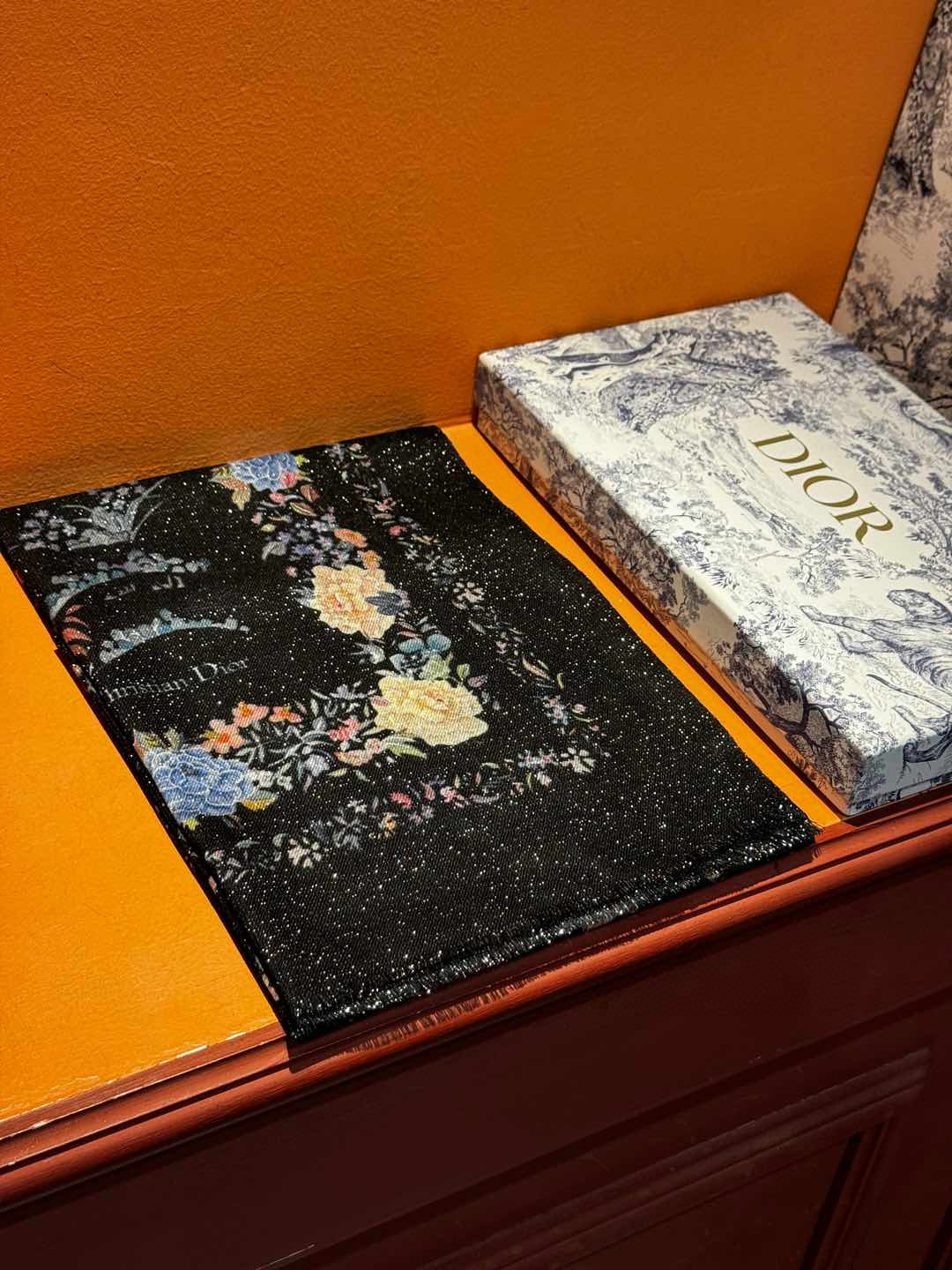 ✨✨【金银丝款】Dior专柜款～就是告诉大家这款必须收～上新🆕❤️ 新款长羊绒😍专柜同步🌈✨这个size