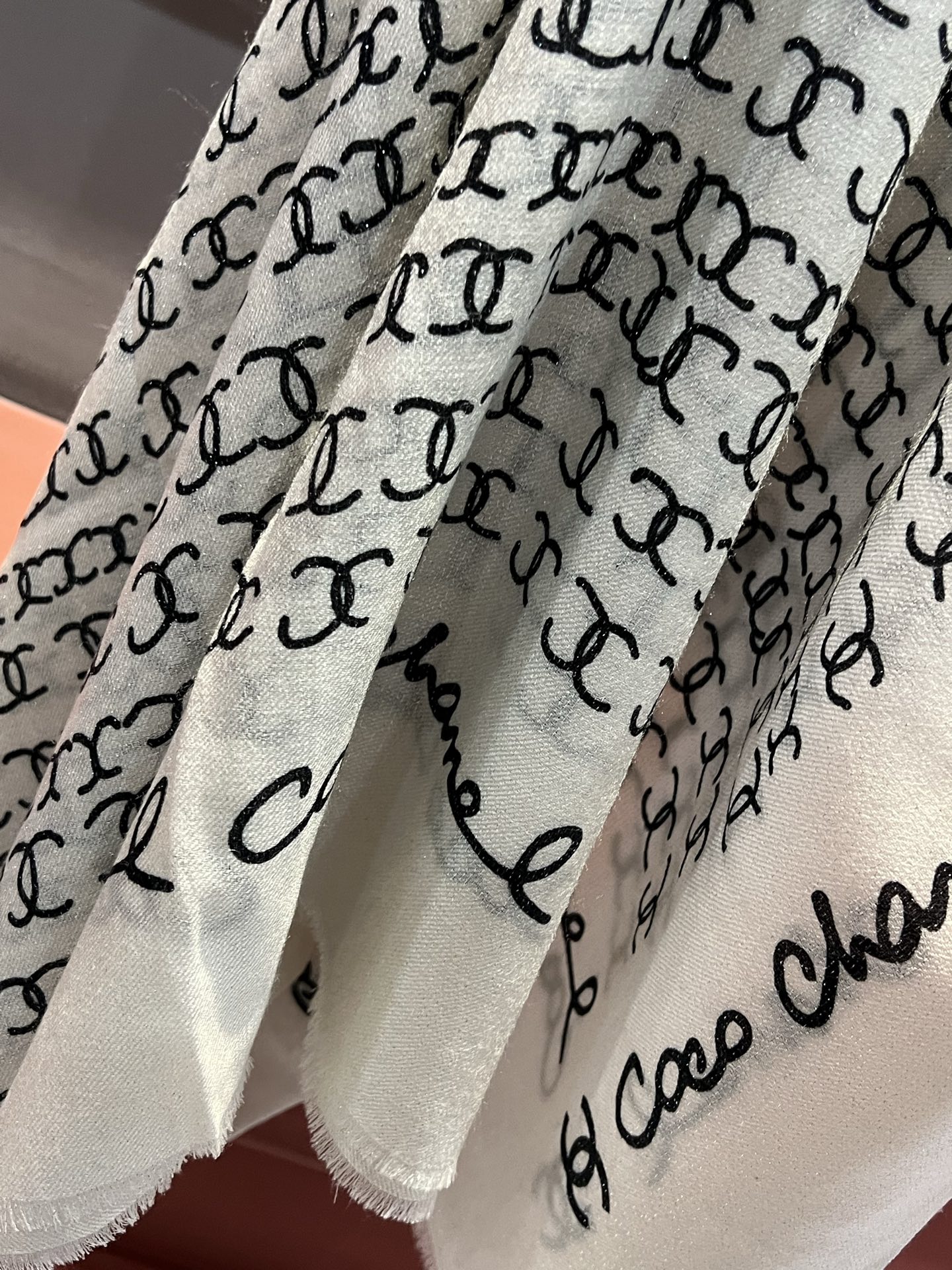  上新🌟 会发光发亮的围巾 💄💋新款客供银线💖羊绒面料长巾 😘美翻了流泪【手绘LOGO银线长巾】御用殿堂