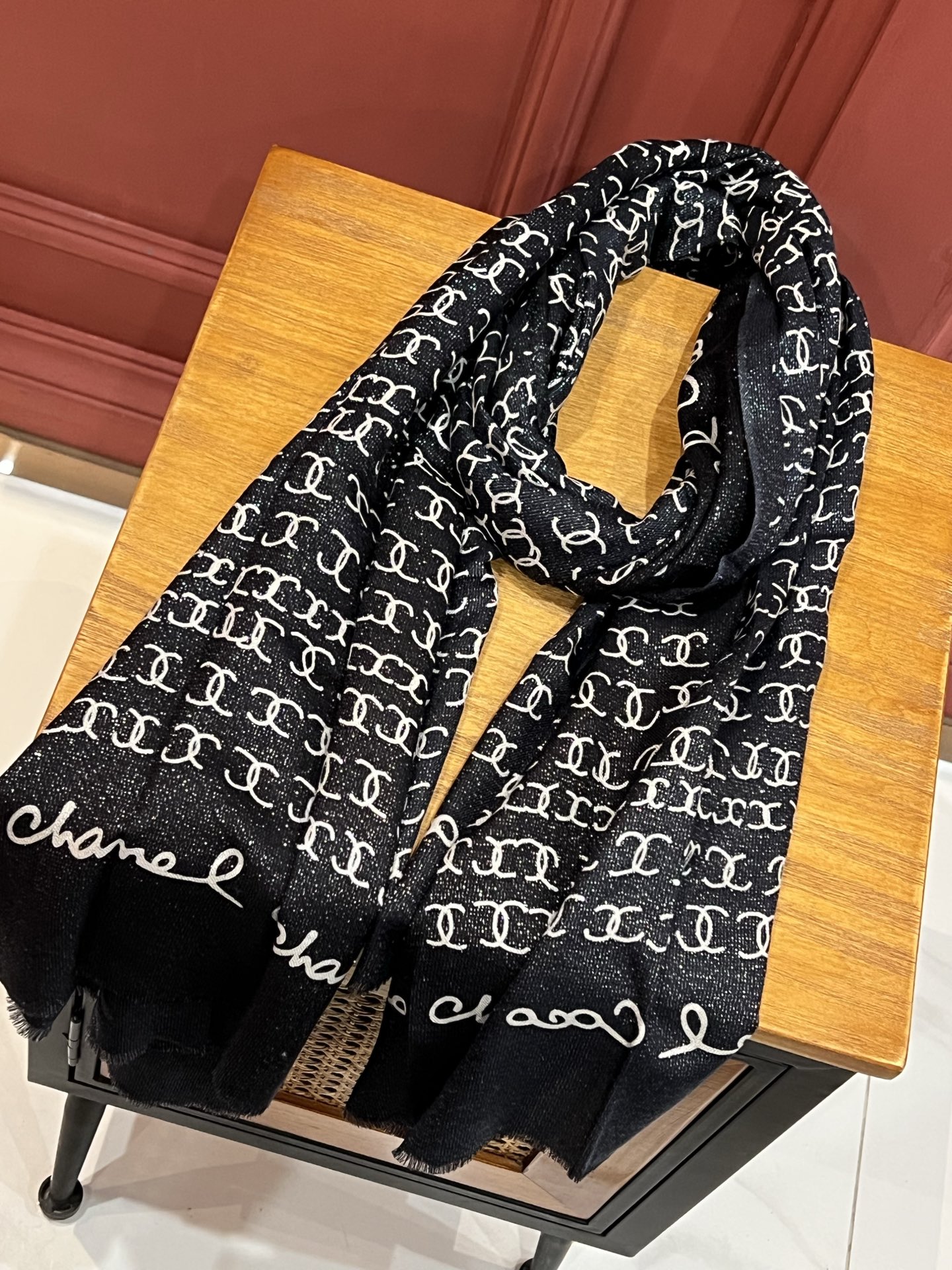  上新🌟 会发光发亮的围巾 💄💋新款客供银线💖羊绒面料长巾 😘美翻了流泪【手绘LOGO银线长巾】御用殿堂