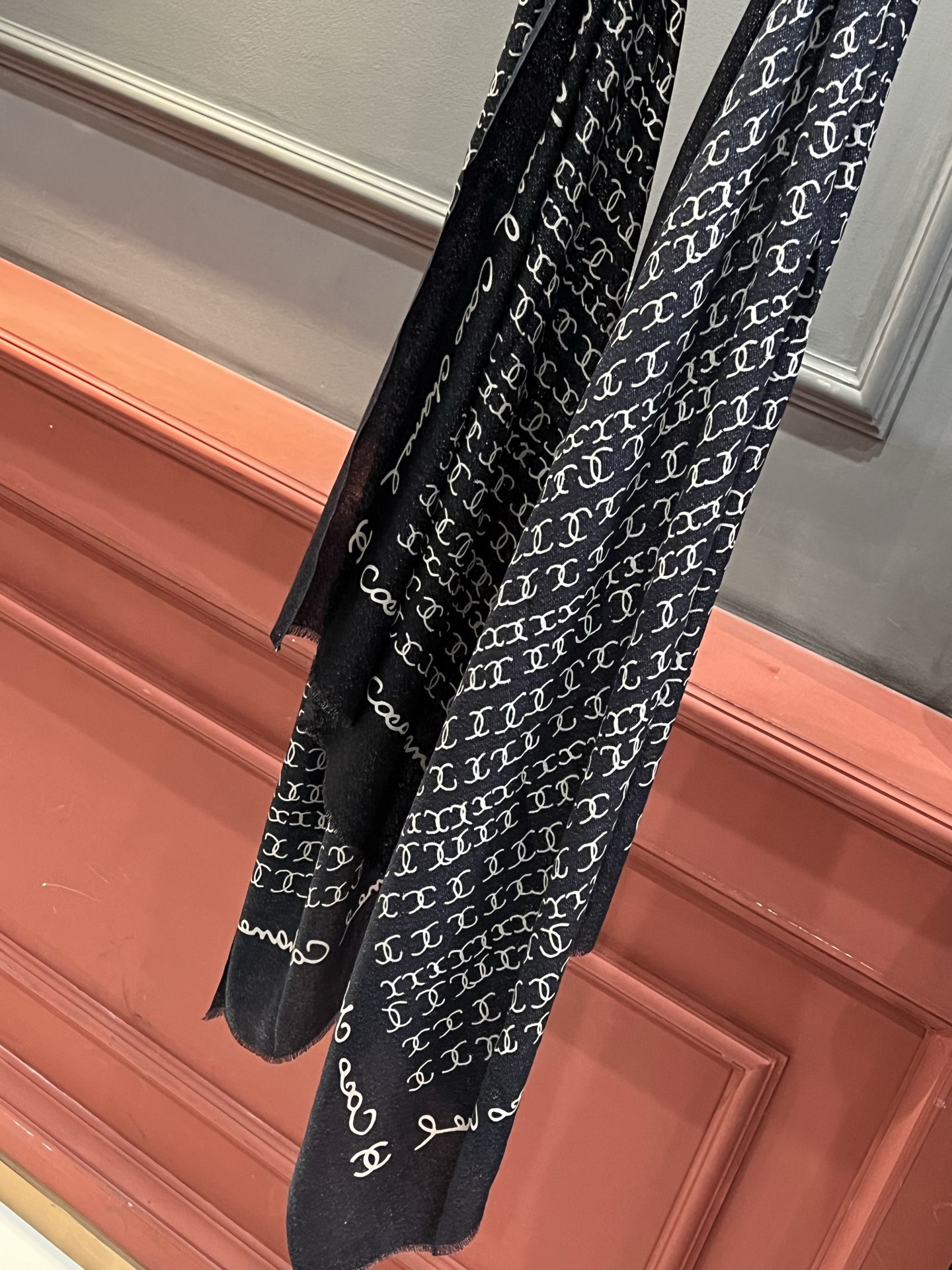  上新🌟 会发光发亮的围巾 💄💋新款客供银线💖羊绒面料长巾 😘美翻了流泪【手绘LOGO银线长巾】御用殿堂
