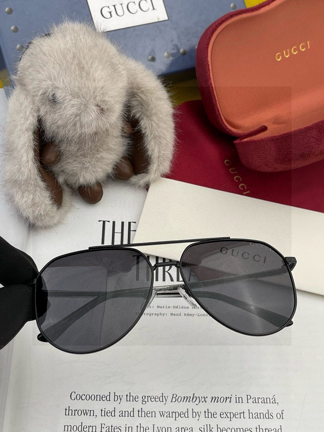   Gucci 。  高品质男女款墨镜   👍 进口宝丽来偏光镜片  。蛤蟆镜 开车钓鱼都可 。百搭显瘦