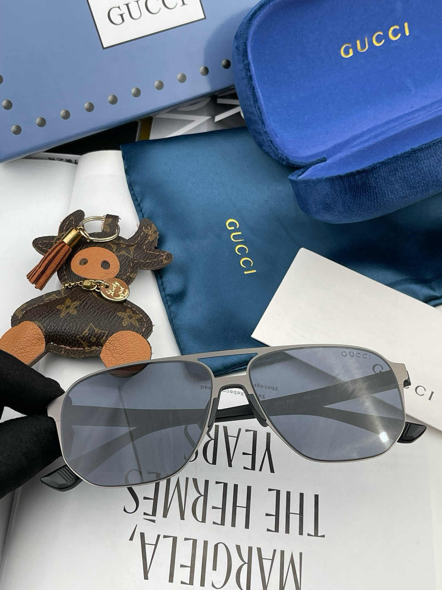         GUCCI 男款炫彩飞行员偏光太阳镜 ❤️材质：高清尼龙加厚卡槽高清偏光镜片 🌹无边框镜