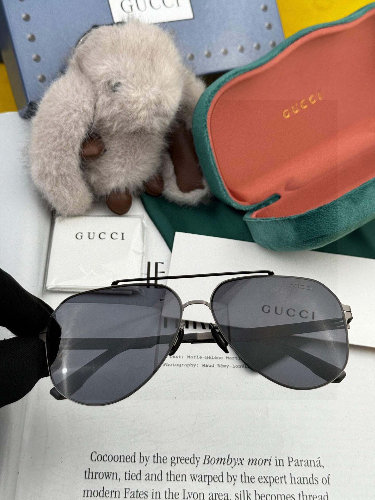       GUCC* 2025 新款男女情侣款太阳iP电镀永不褪色 卖点：超轻超有弹性整幅眼镜无螺丝重