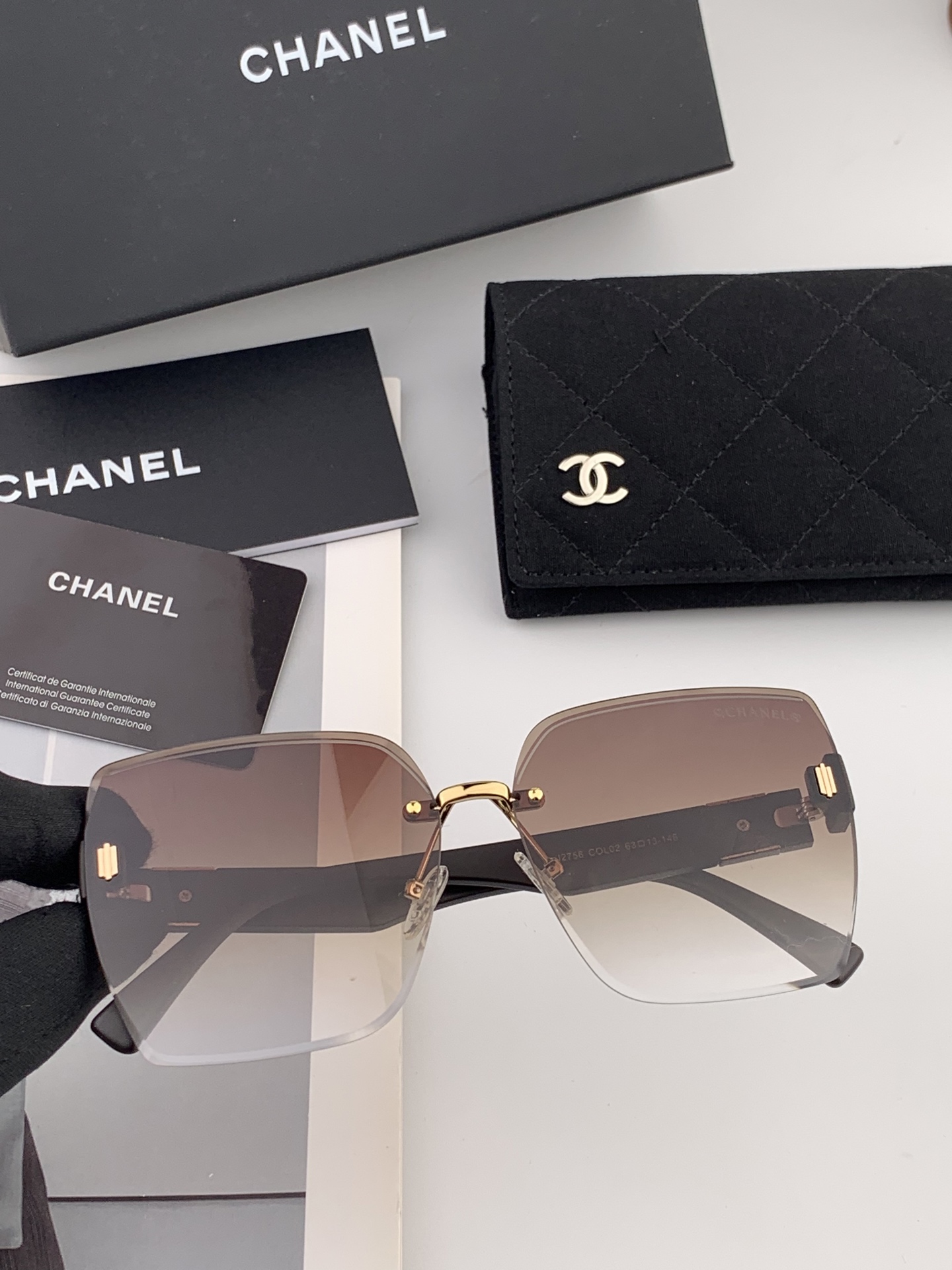 香奈儿 2025新款女士方框太阳眼镜 开车墨镜 新款金属无框太阳镜 时尚大方 舒适轻盈 精致奢华 超轻 