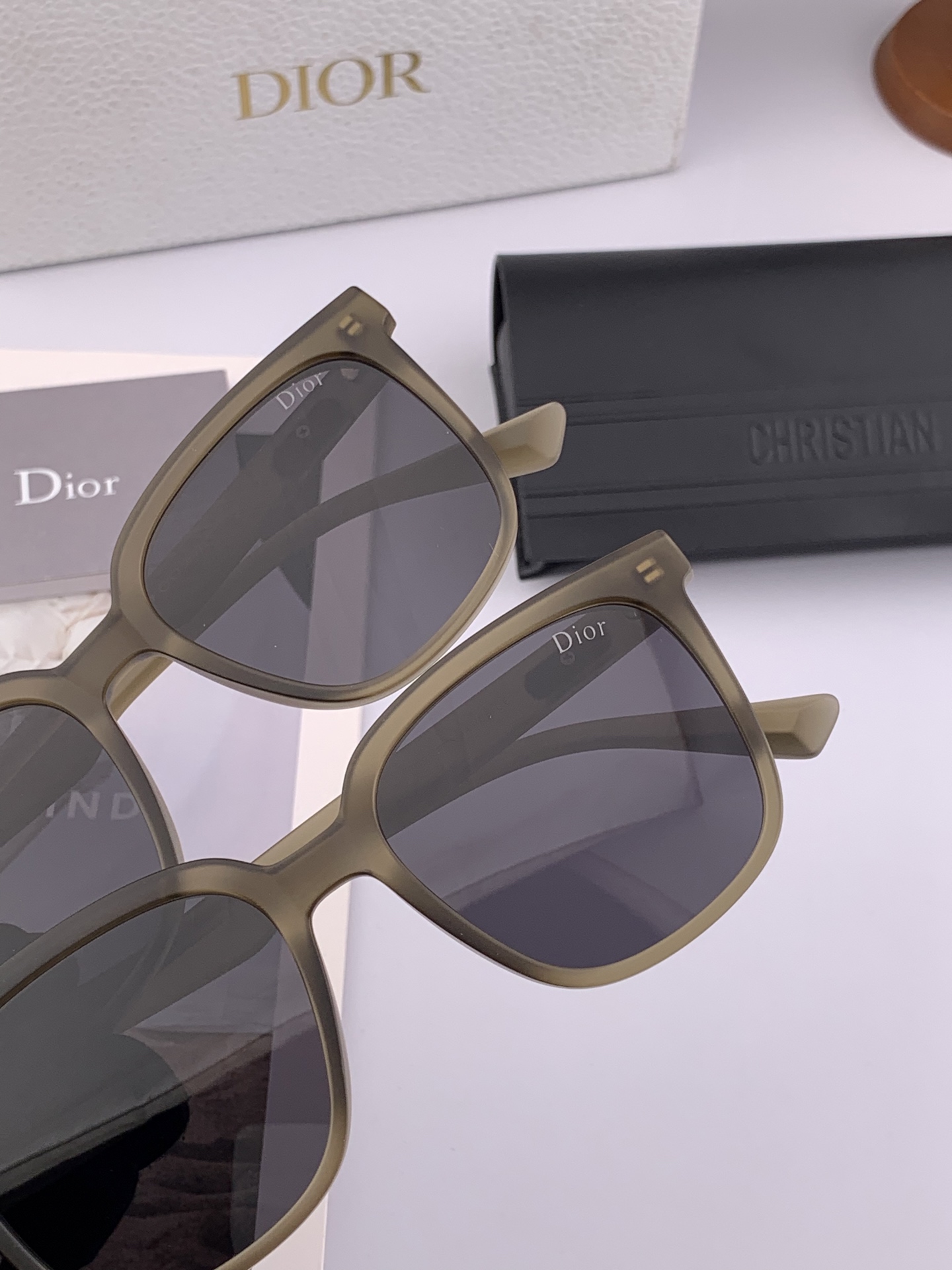  🔺DIOR🔻方框太阳镜 完美品质 🎓独特设计  适合各种脸型 亮相时装周 超时尚百搭 实物精致  情侣