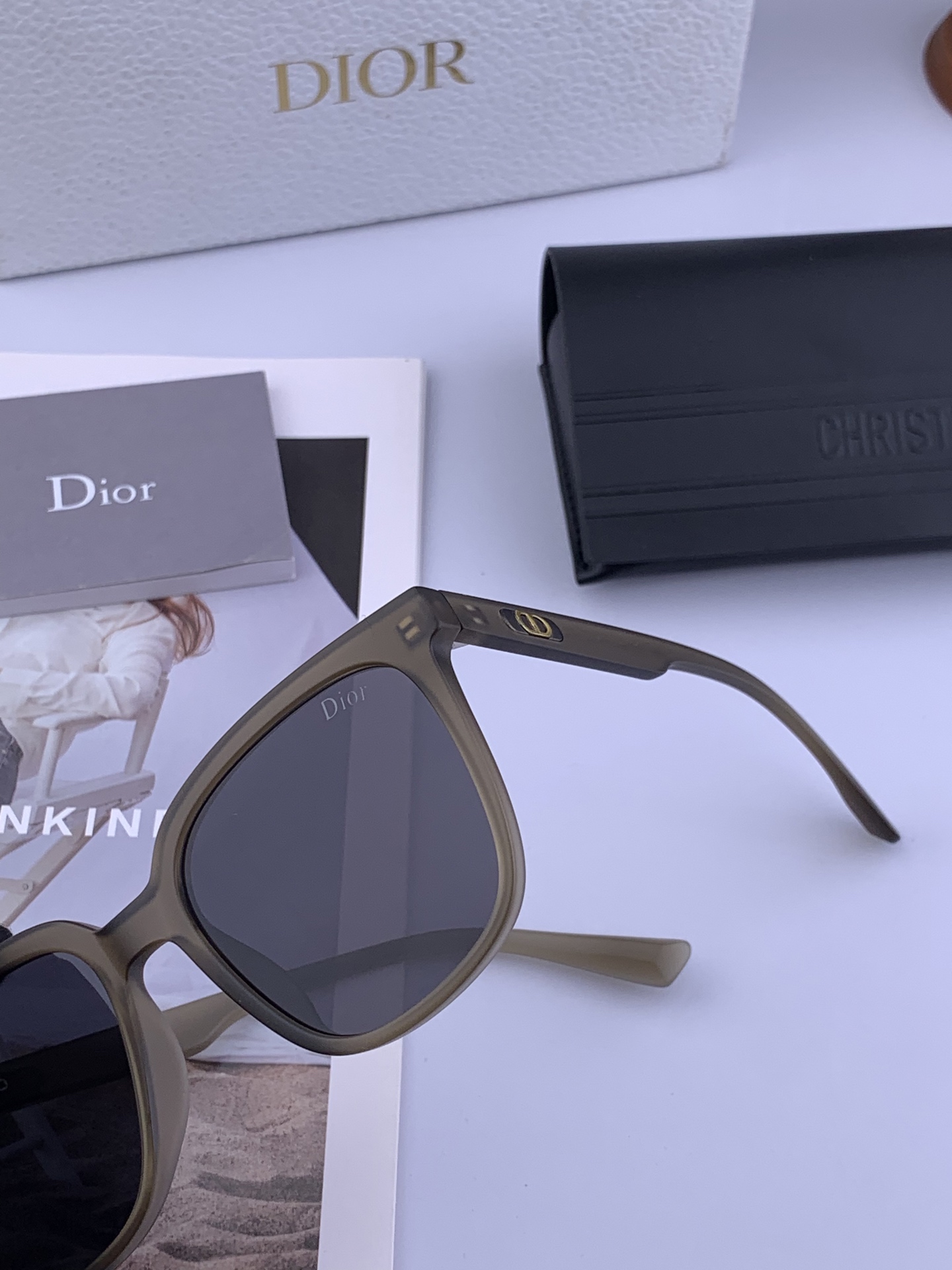  🔺DIOR🔻方框太阳镜 完美品质 🎓独特设计  适合各种脸型 亮相时装周 超时尚百搭 实物精致  情侣