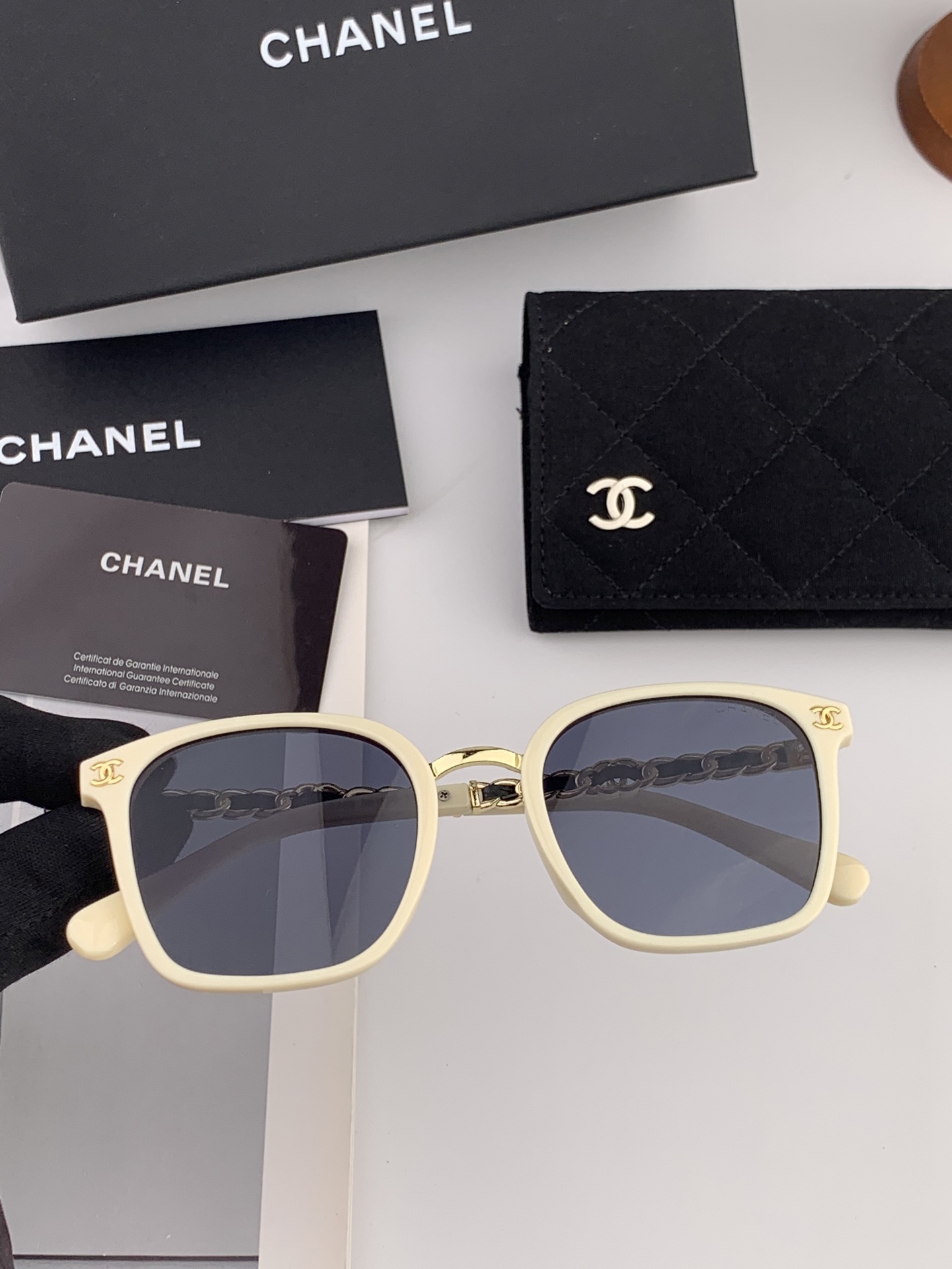 🔺CHANEL🔻2025官方早春新款，众多明星同款色香奈儿‼️‼️新款大框墨镜 ，🌈🌈宝丽来超清太阳镜🔝