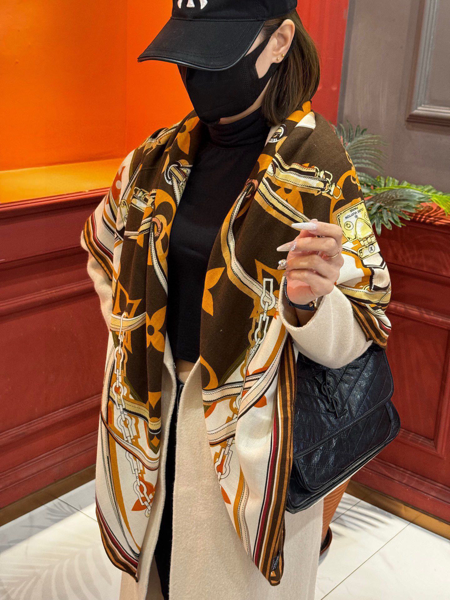 NO:340519,New MONOGRAM JACQUARD DENIM 140 Velvet Scarf [High-end version, double-sided and same color] Some styles are worth presenting with the top craftsmanship. The most collection value scarf style will never be eliminated. High-version scarf19860909上新 MONOGRAM JACQUARD DENIM 140丝绒 方巾【高定版 双面同色】 有些款式他值得用最顶级的工艺去呈现  最具收藏价值丝巾款式 永远不会被淘汰,高版本围巾,scarf