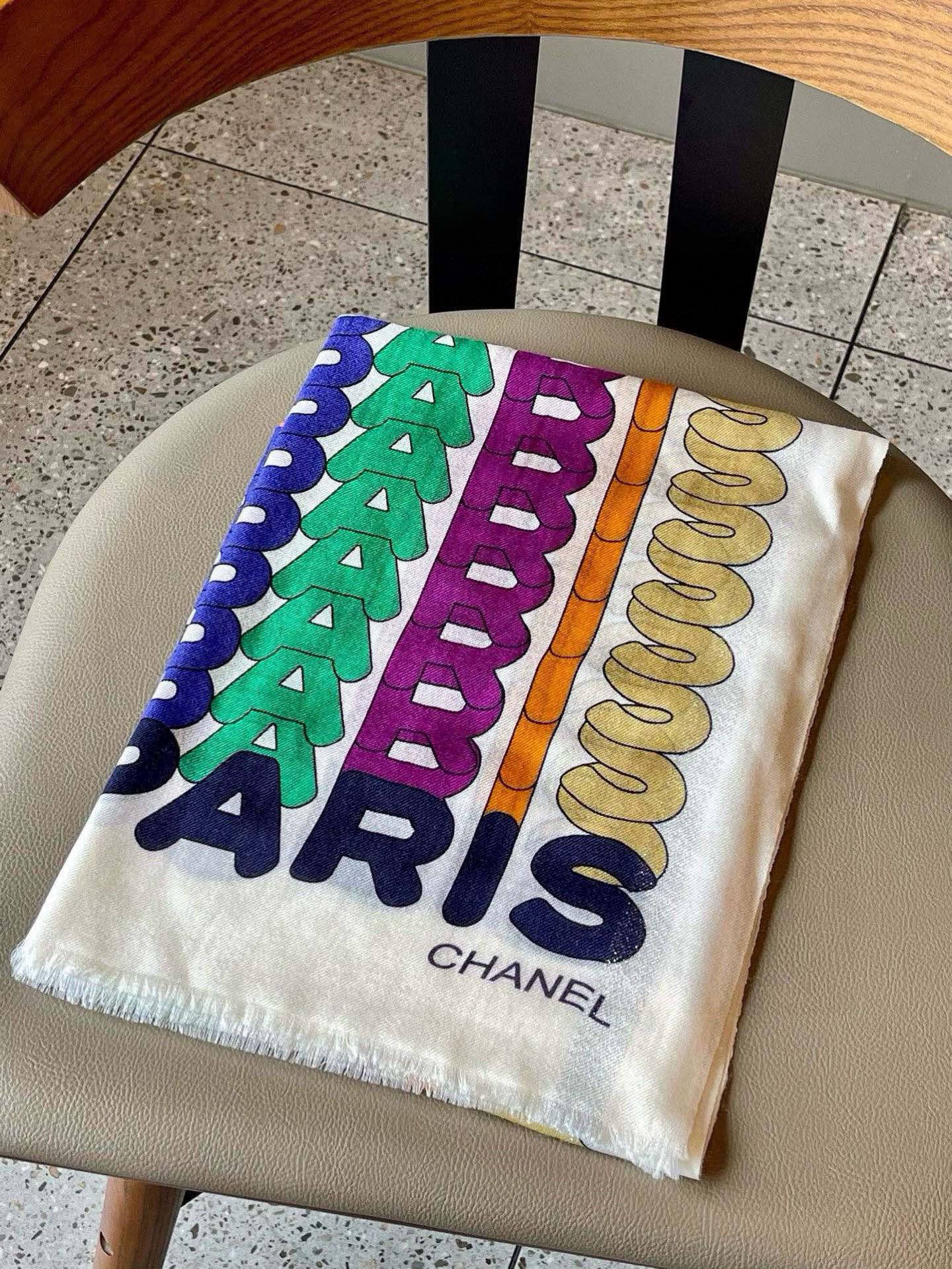  新💖💖会发光发亮的围巾💃🏻💃🏻【银线圆双C几何印花长巾】‼️抢‼️VIP推荐  ‼️👍下手一定要快【高